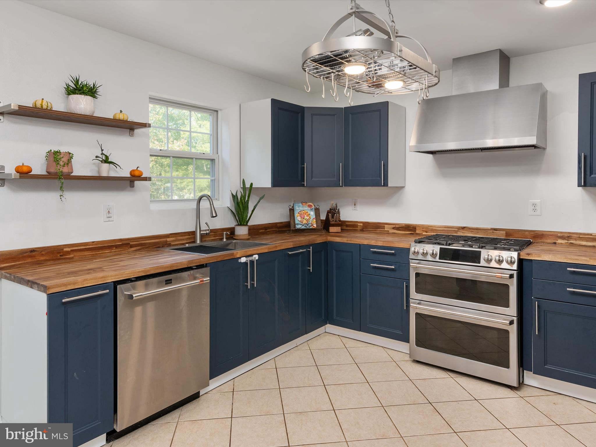 COURTS AT BELLE POINTE - Residential