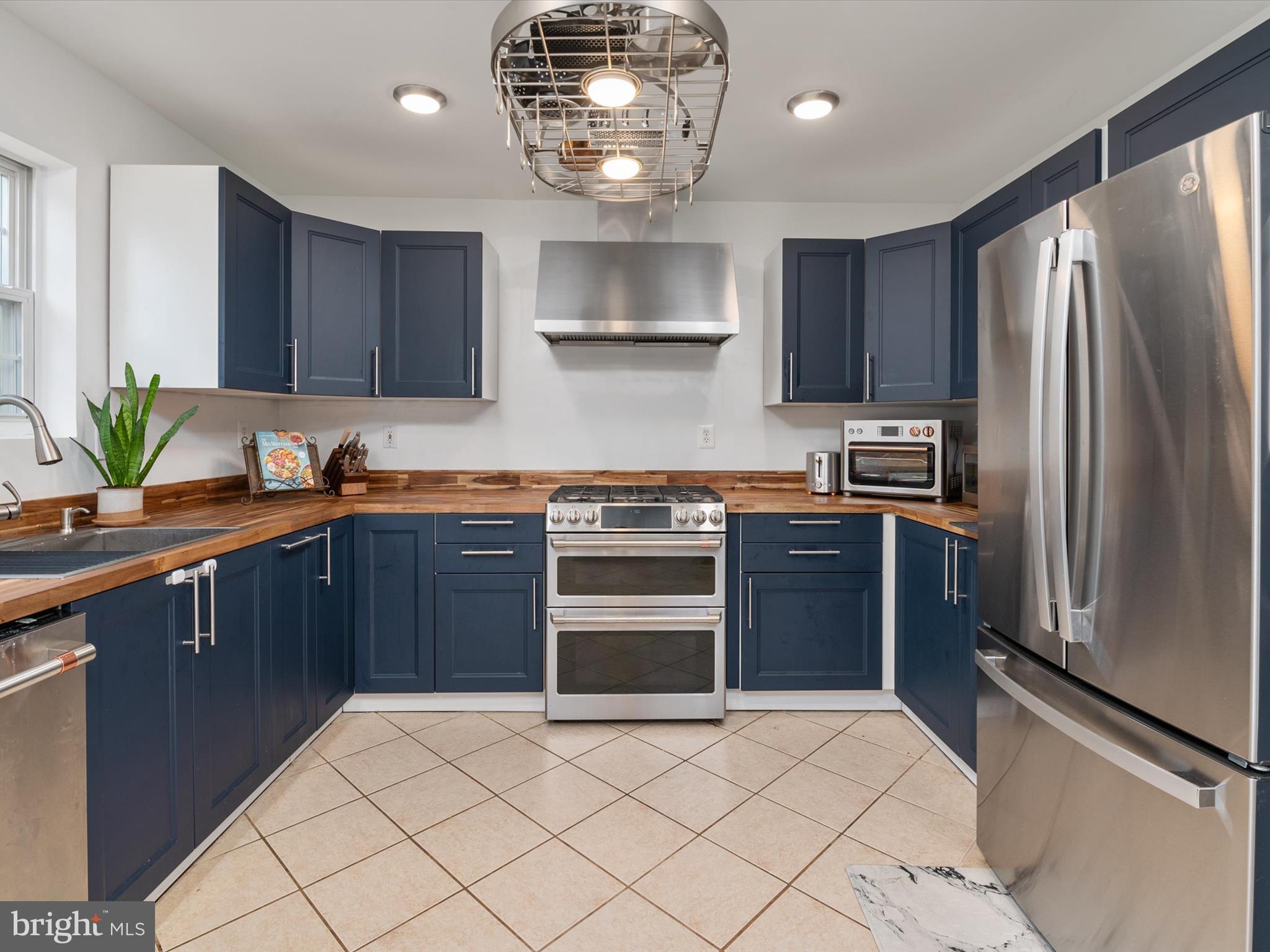 COURTS AT BELLE POINTE - Residential