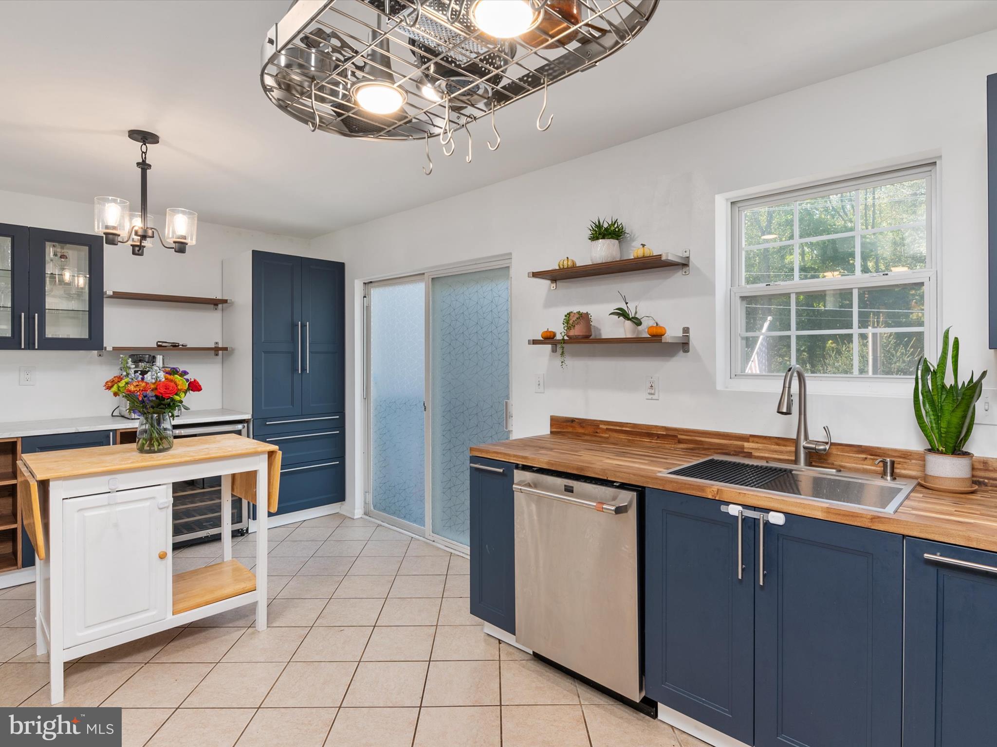 COURTS AT BELLE POINTE - Residential