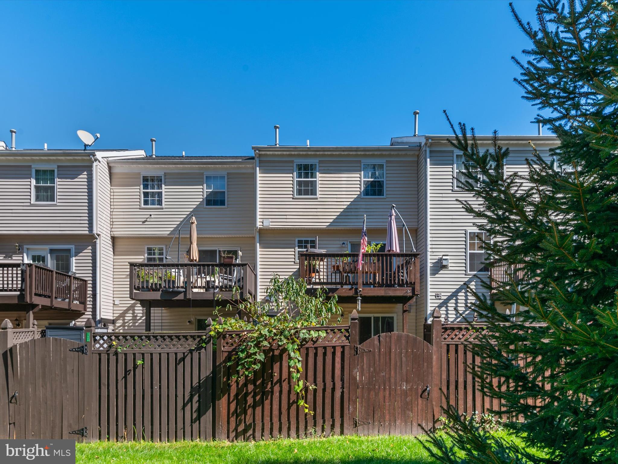 COURTS AT BELLE POINTE - Residential