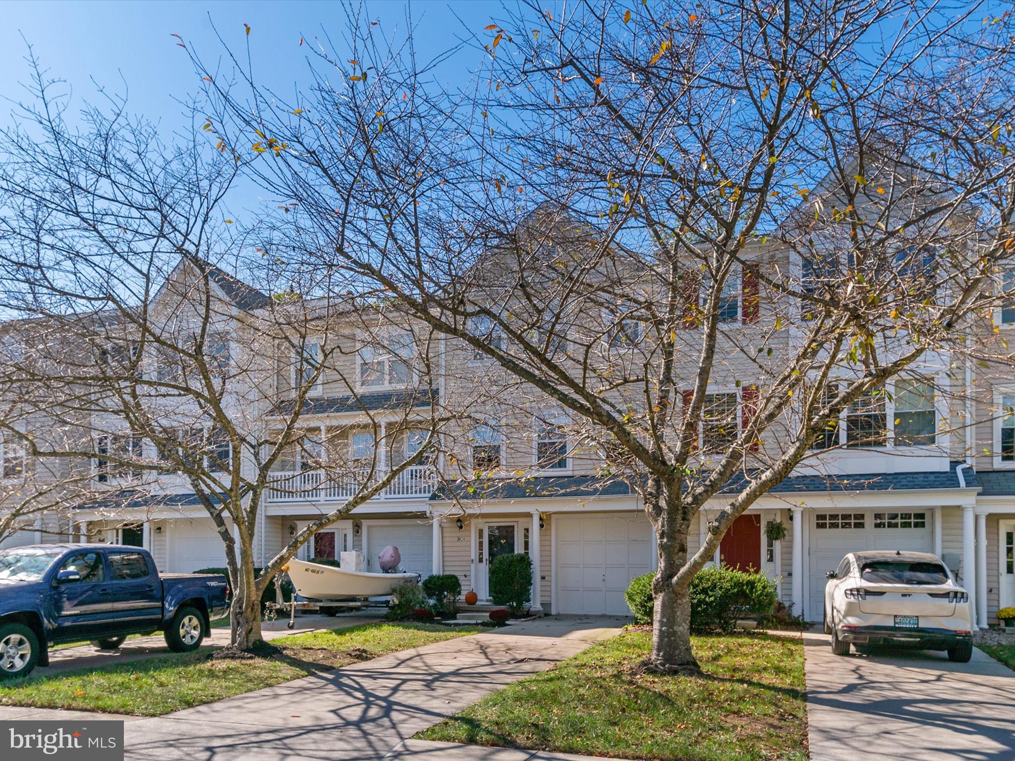 COURTS AT BELLE POINTE - Residential