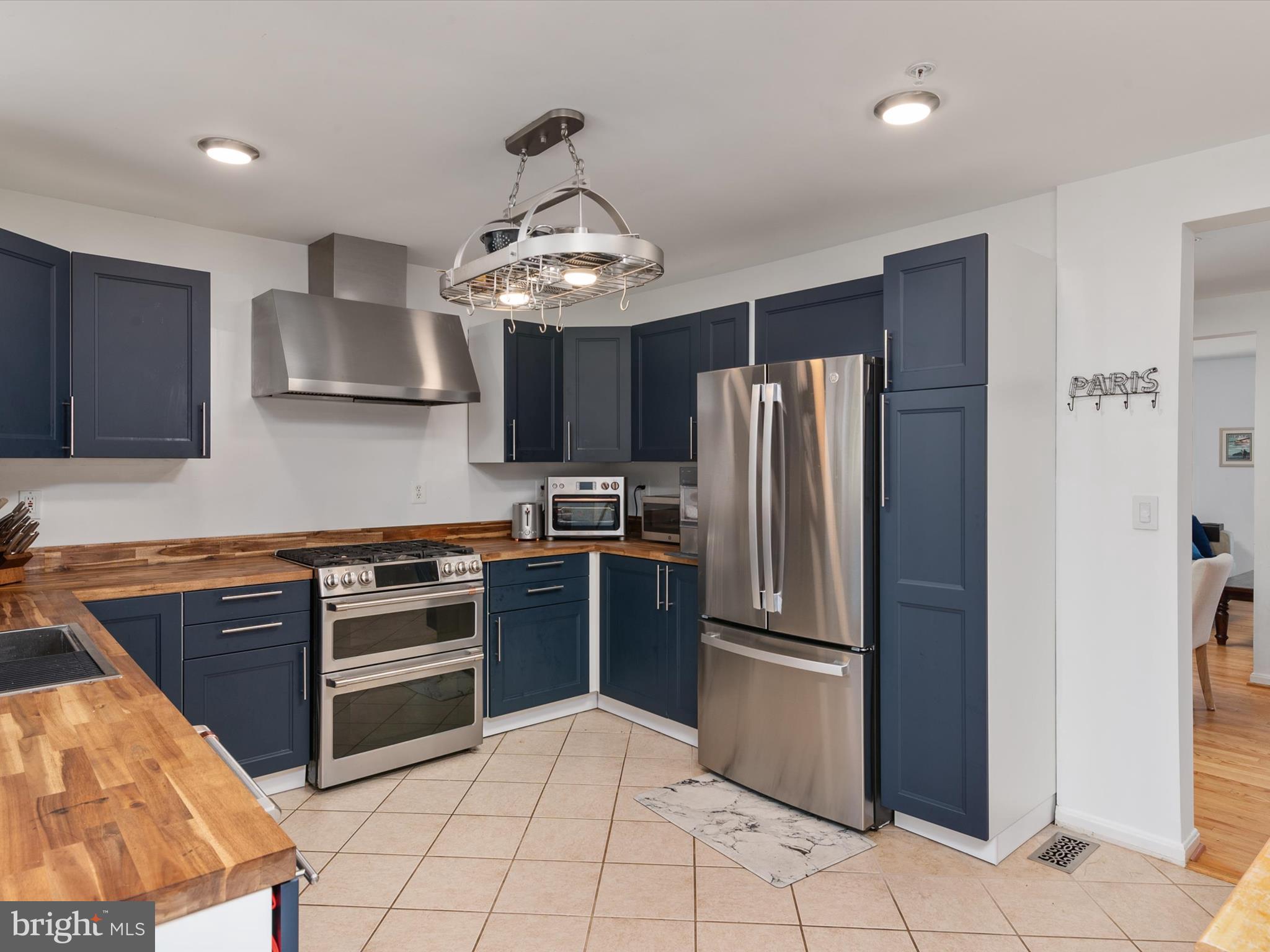 COURTS AT BELLE POINTE - Residential