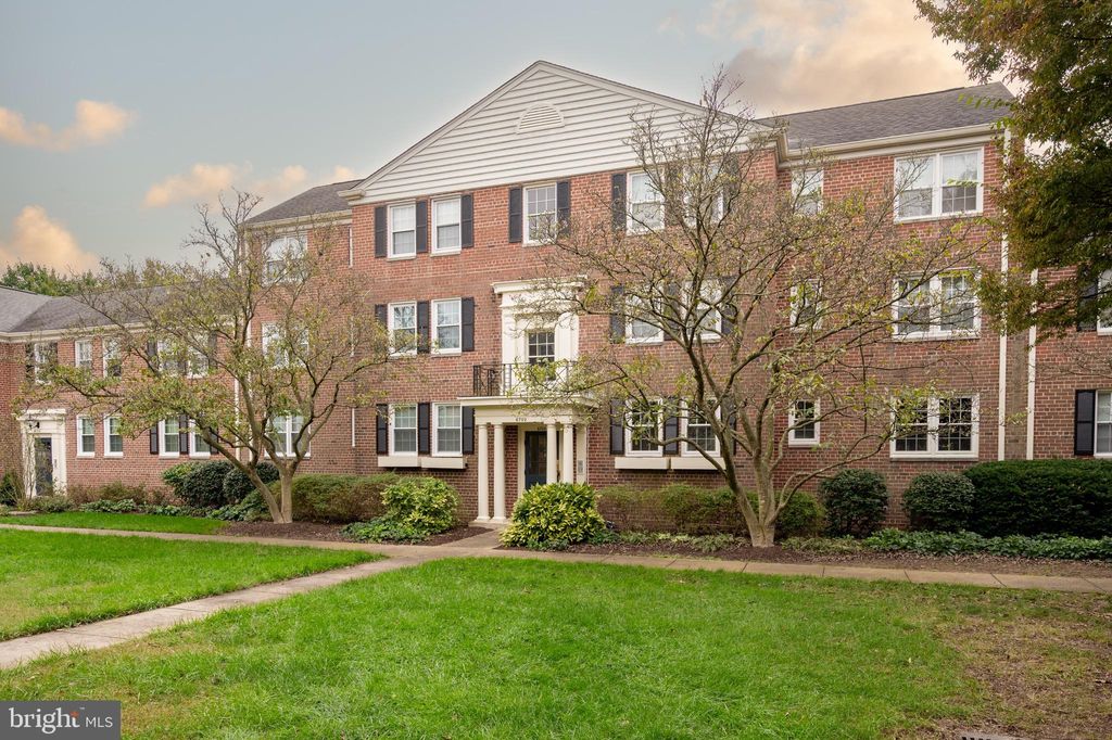 Photo of 6702 W Wakefield Drive #A2, ALEXANDRIA, VA 22307 (MLS # VAFX2269446)
