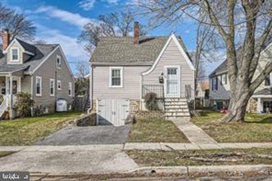 Beautiful Detached Home - features a beautiful open-concept floor plan with a spacious Kitchen/Dining Room with wood floors, granite countertops, stainless steel appliances and breakfast bar. This level also features an elegant living room, and entry level bedroom, a breakfast area for an additional table and a beautiful sunroom. Fall in love with the upper level - primary suite  with an attached primary bathroom . Fully finished lower level  family room there is also  a full bath. Enjoy a beautiful deck and fenced rear yard.