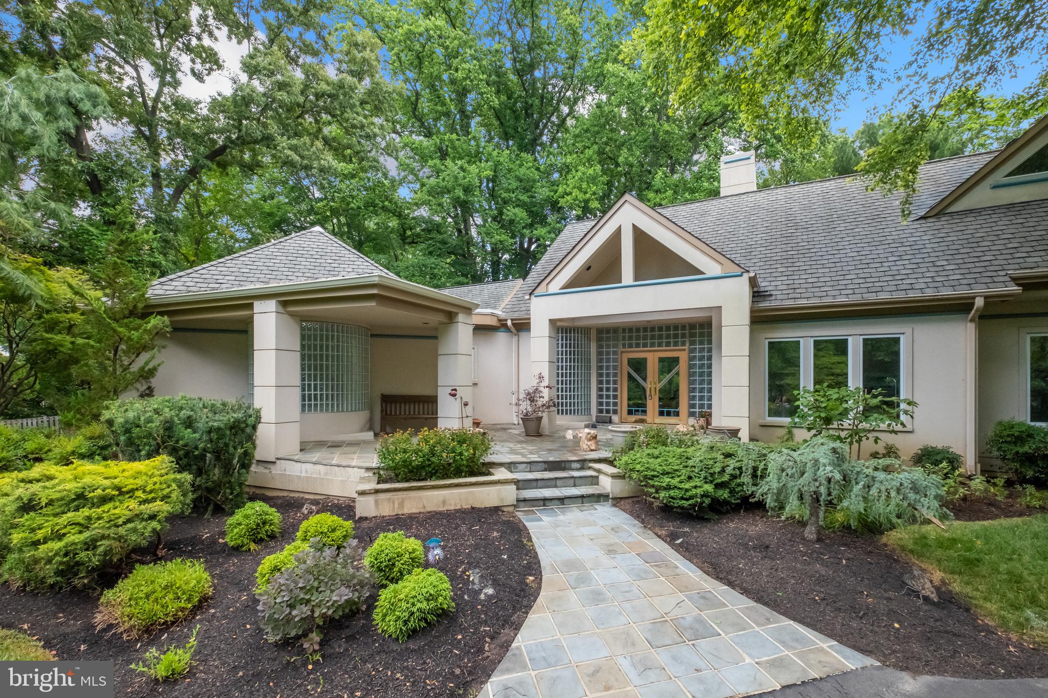 LUXMANOR - Residential