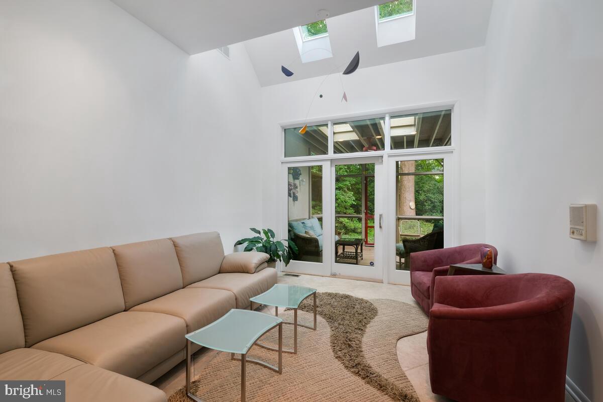 LUXMANOR - Residential