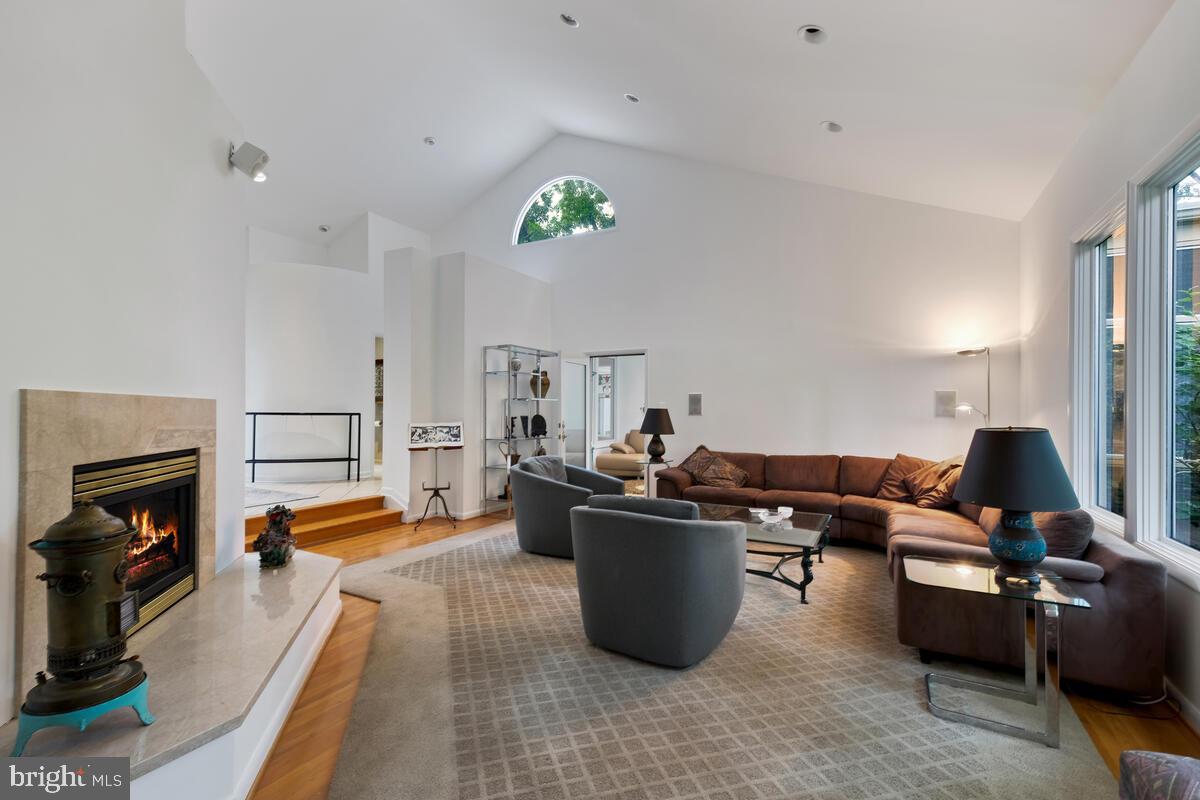 LUXMANOR - Residential