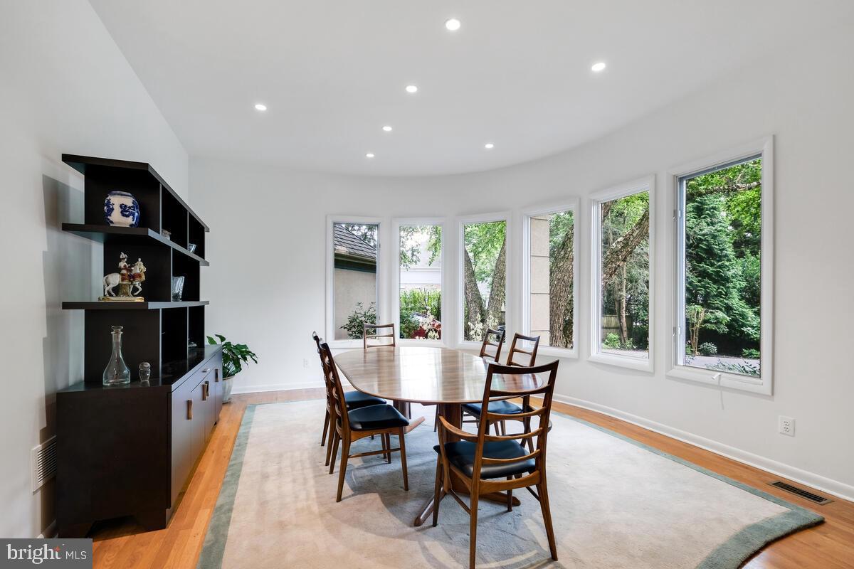 LUXMANOR - Residential