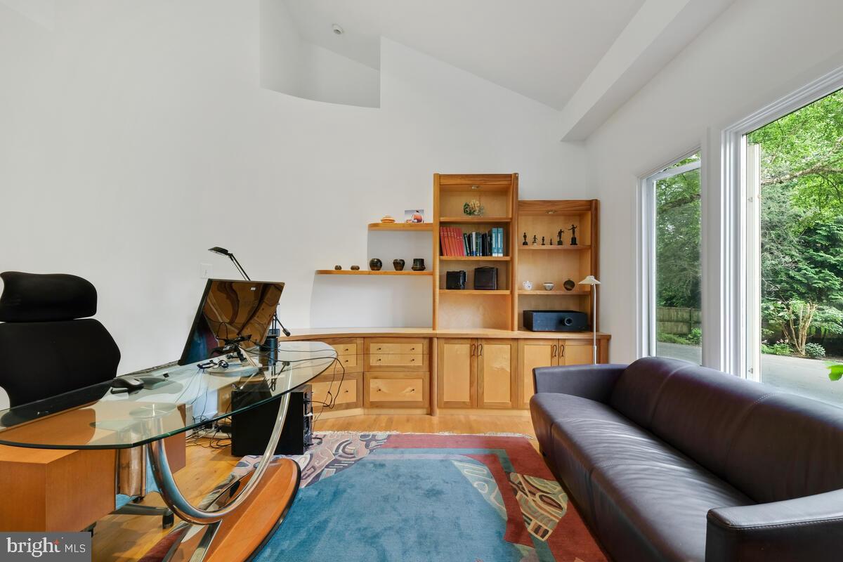 LUXMANOR - Residential