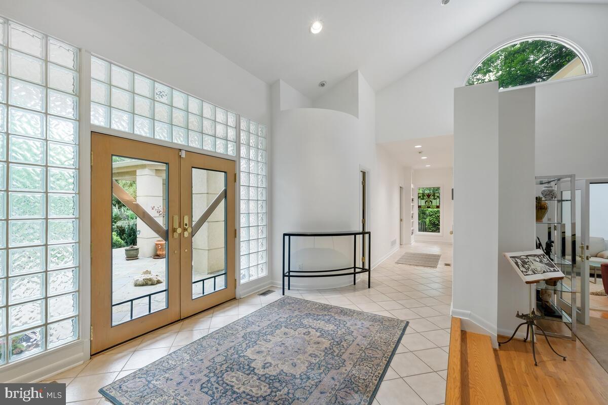 LUXMANOR - Residential