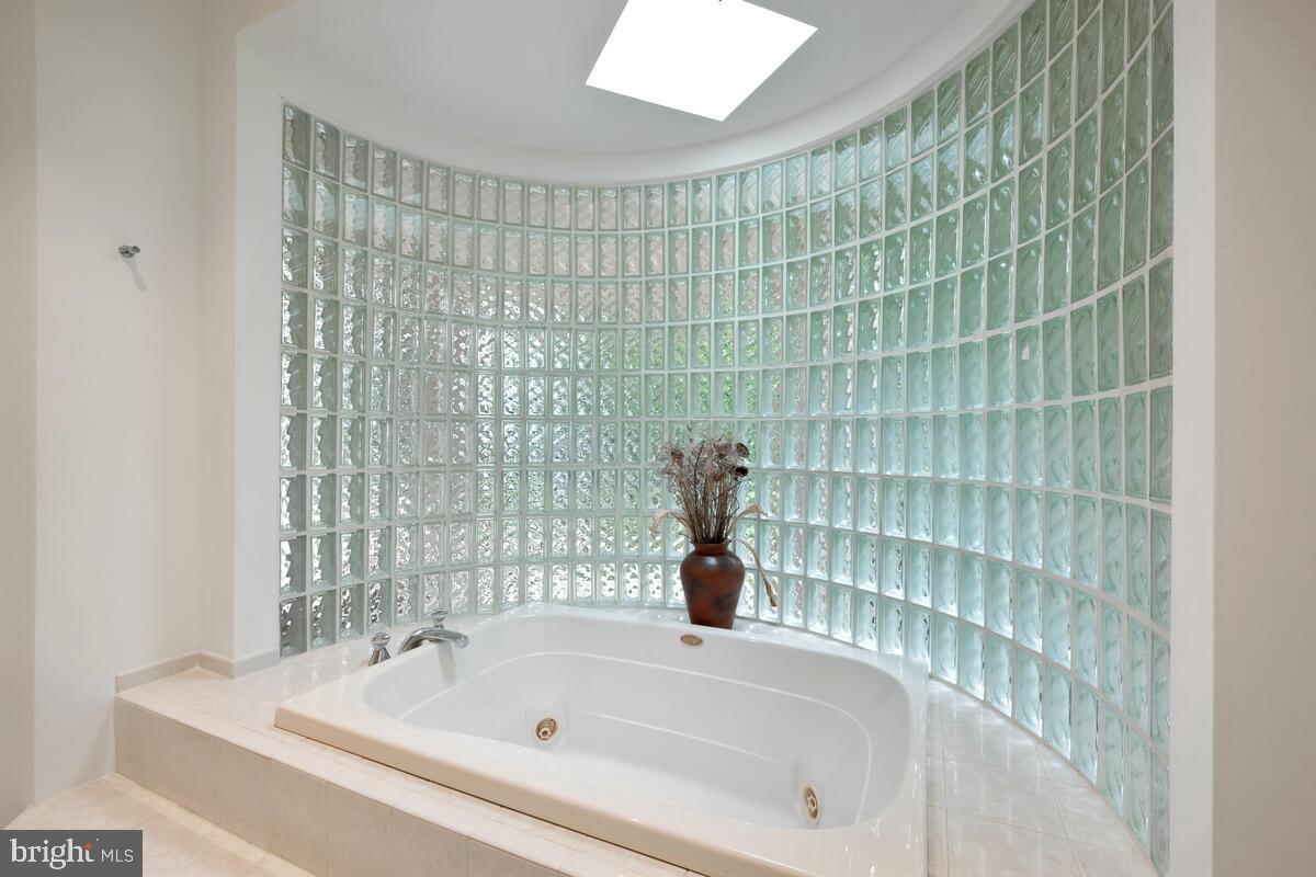 LUXMANOR - Residential