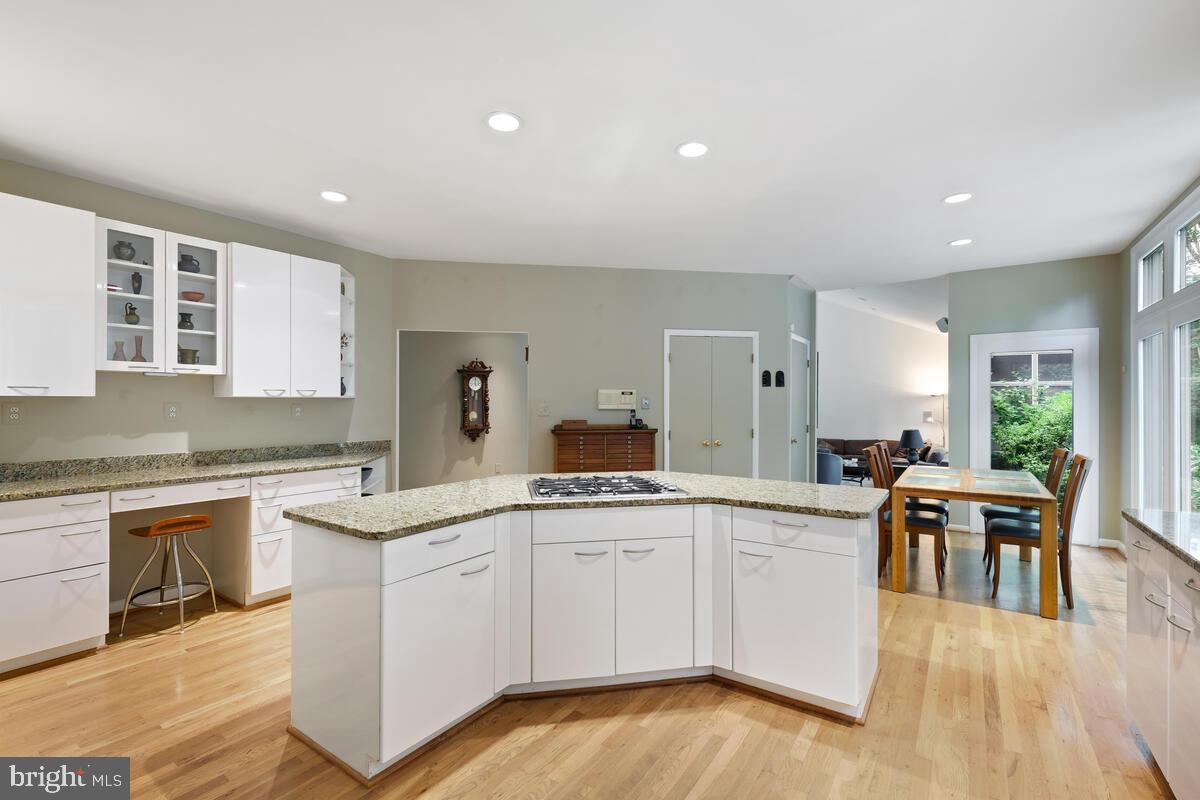 LUXMANOR - Residential