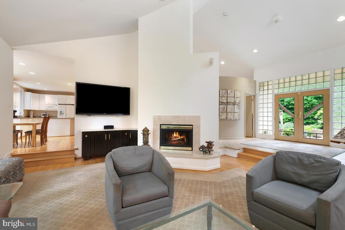 LUXMANOR - Residential