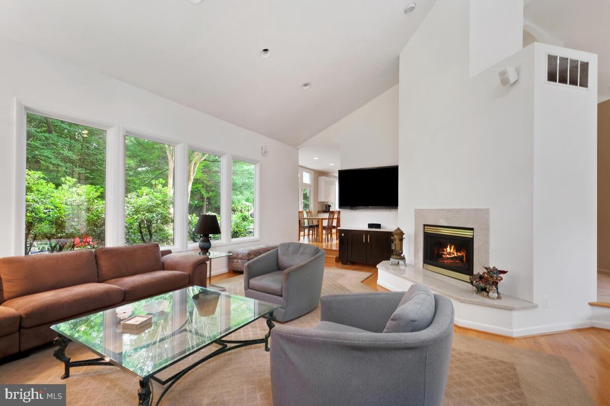 LUXMANOR - Residential