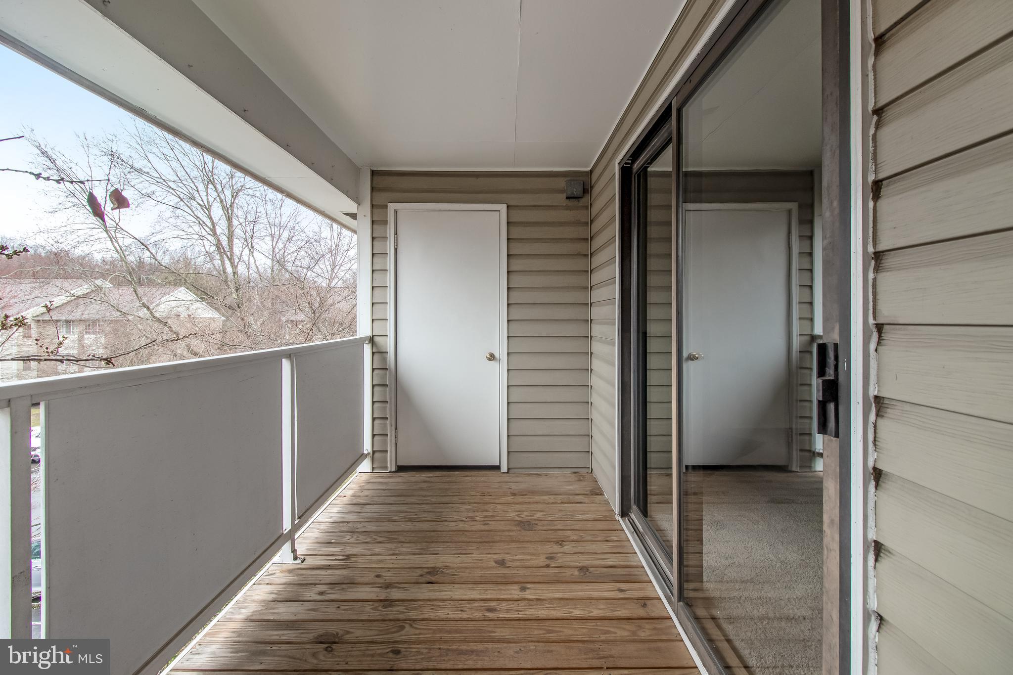 KNOLLS AT NORTH LAKE CONDOMINIUM - Residential Lease