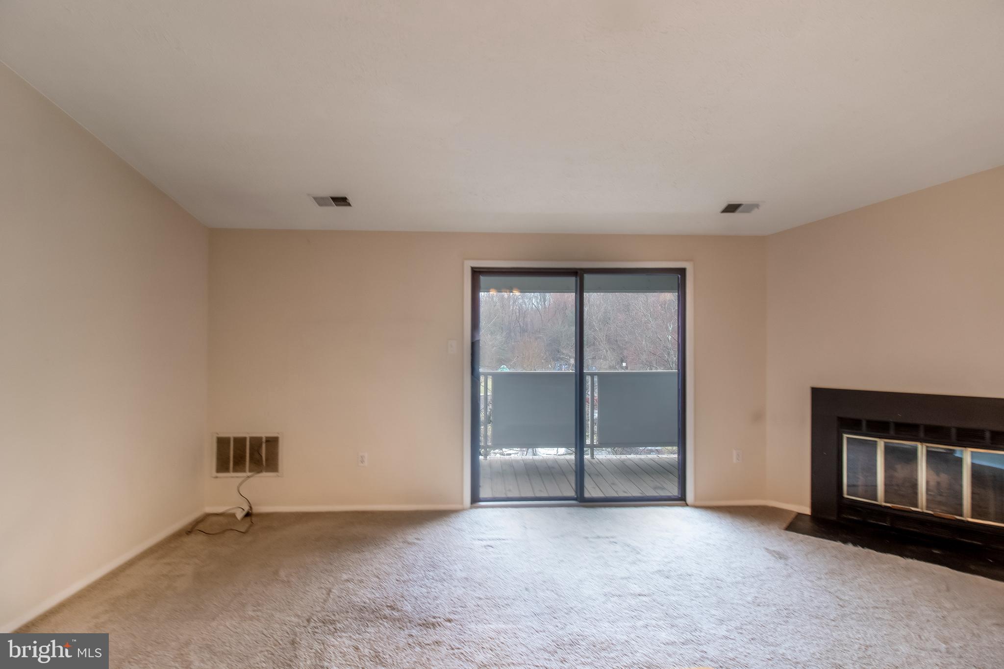 KNOLLS AT NORTH LAKE CONDOMINIUM - Residential Lease