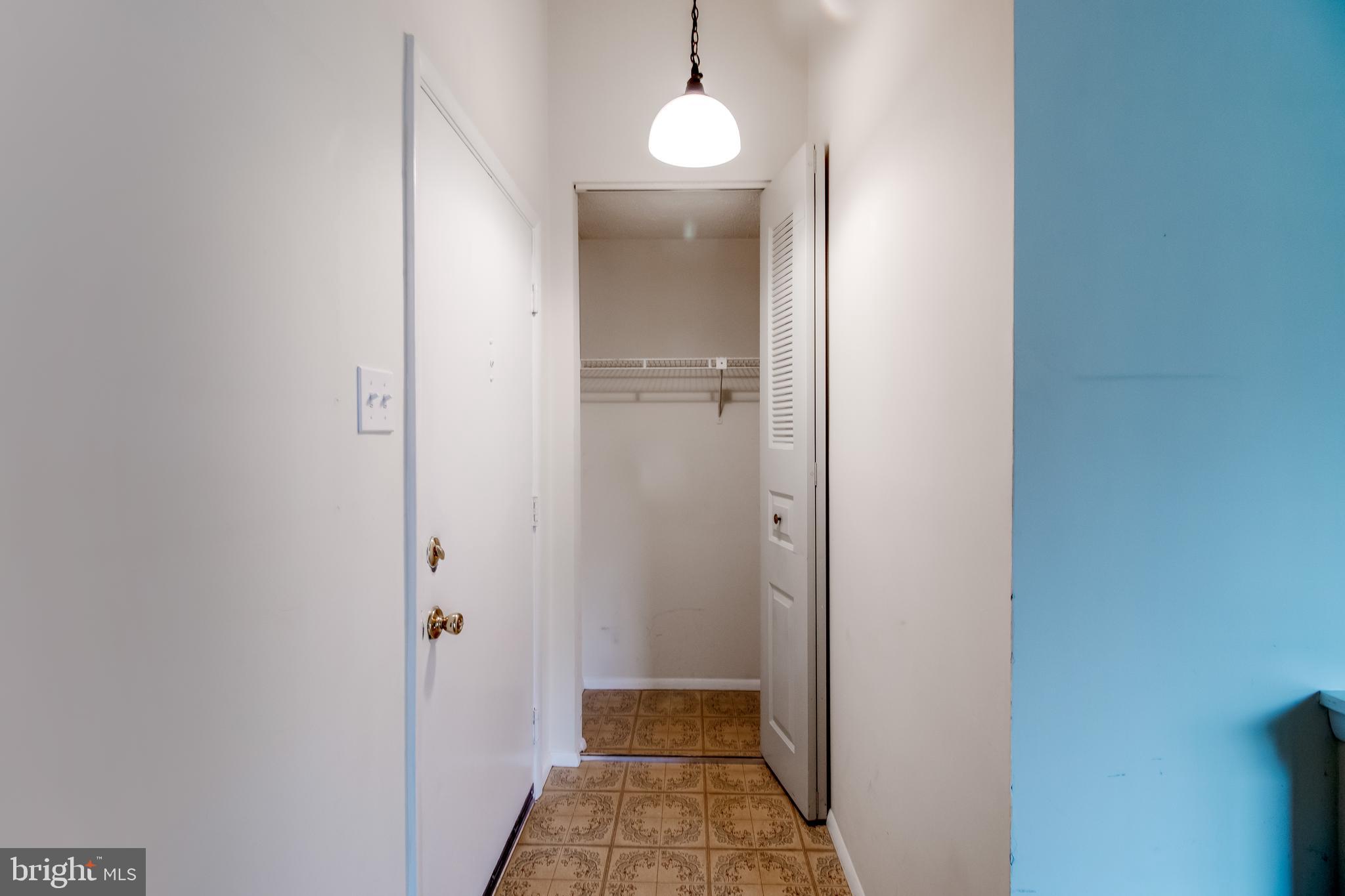 KNOLLS AT NORTH LAKE CONDOMINIUM - Residential Lease