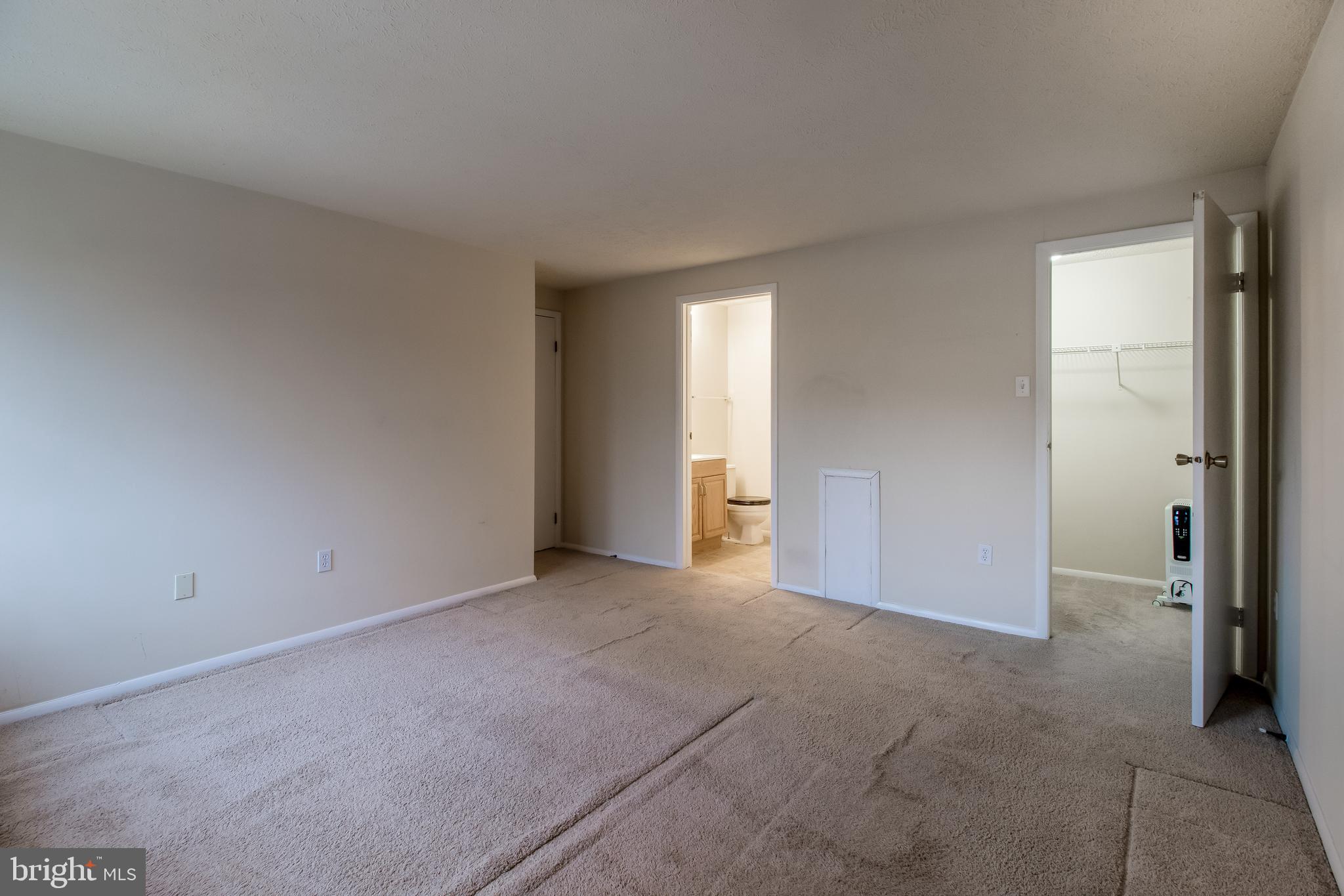 KNOLLS AT NORTH LAKE CONDOMINIUM - Residential Lease