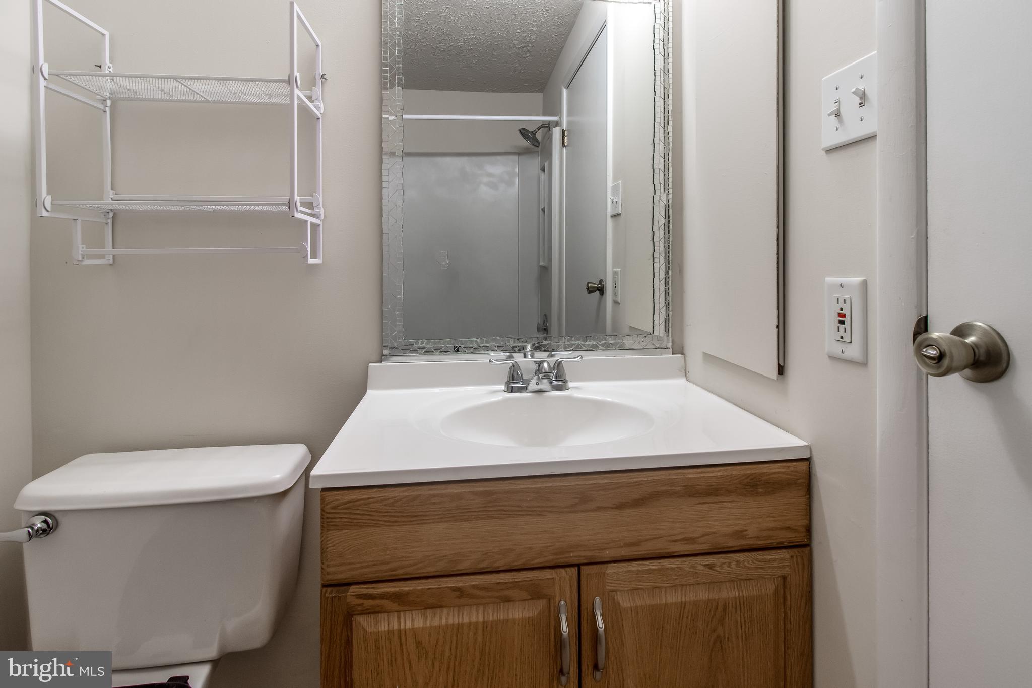 KNOLLS AT NORTH LAKE CONDOMINIUM - Residential Lease