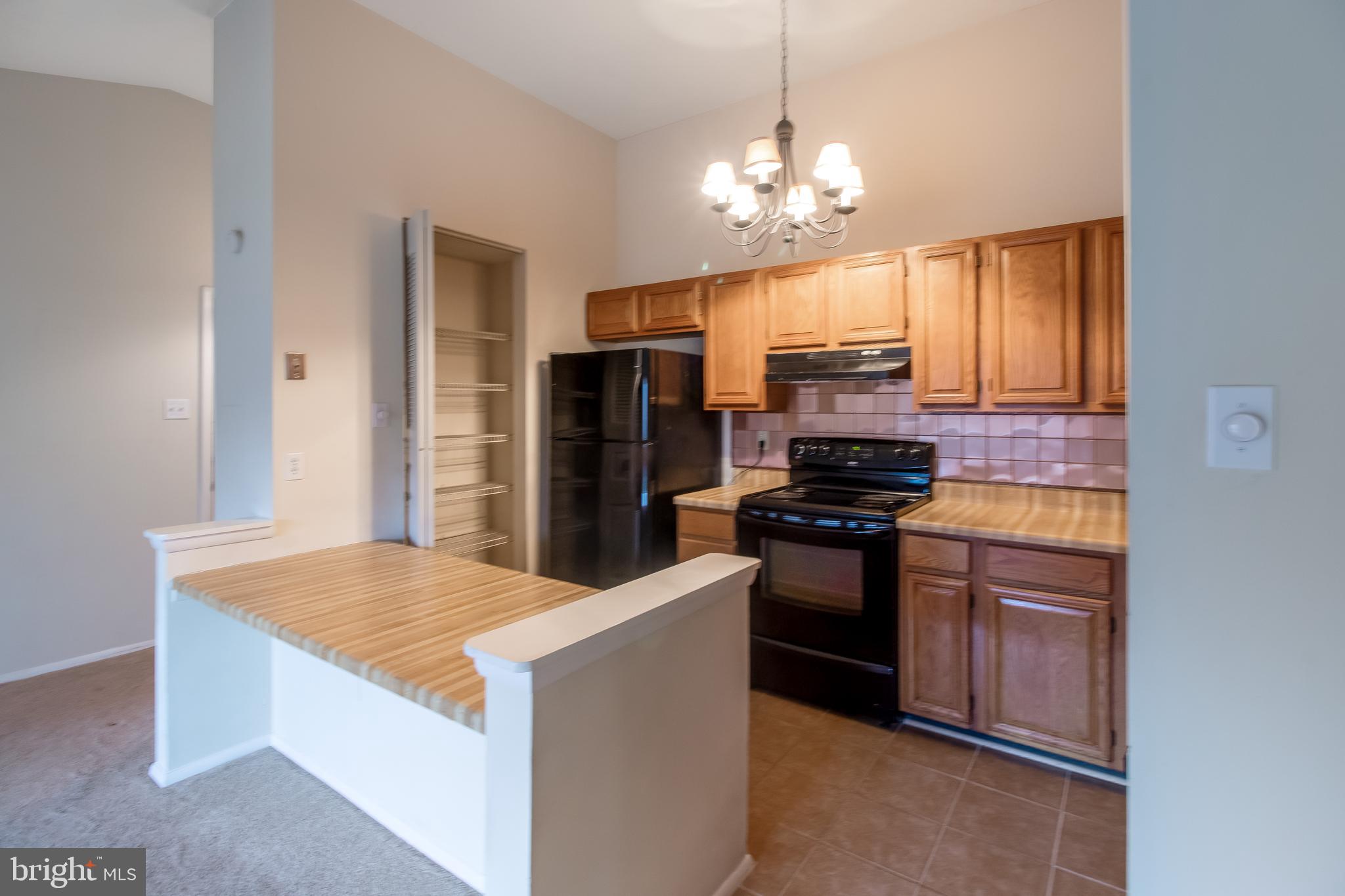 KNOLLS AT NORTH LAKE CONDOMINIUM - Residential Lease