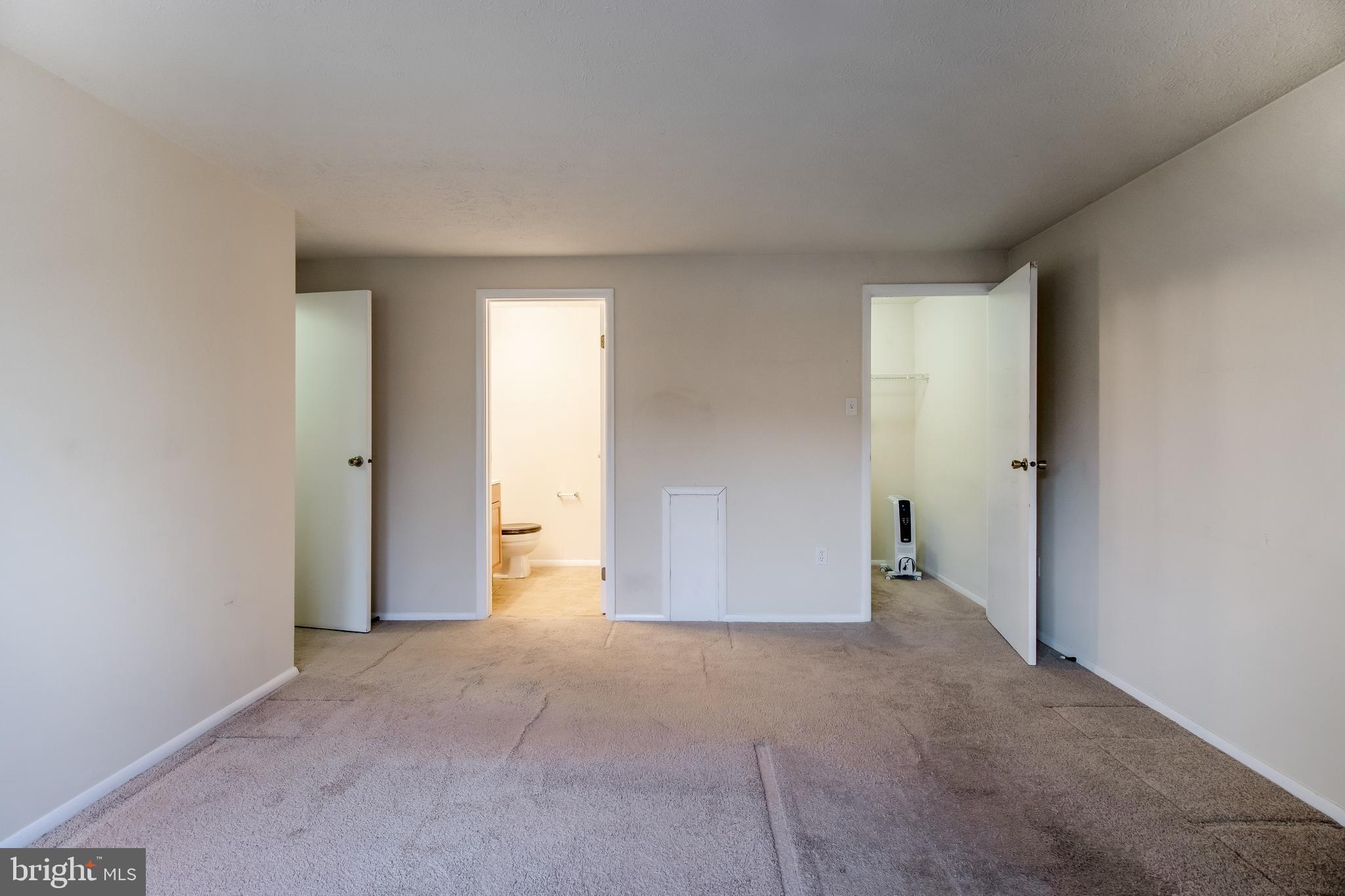 KNOLLS AT NORTH LAKE CONDOMINIUM - Residential Lease