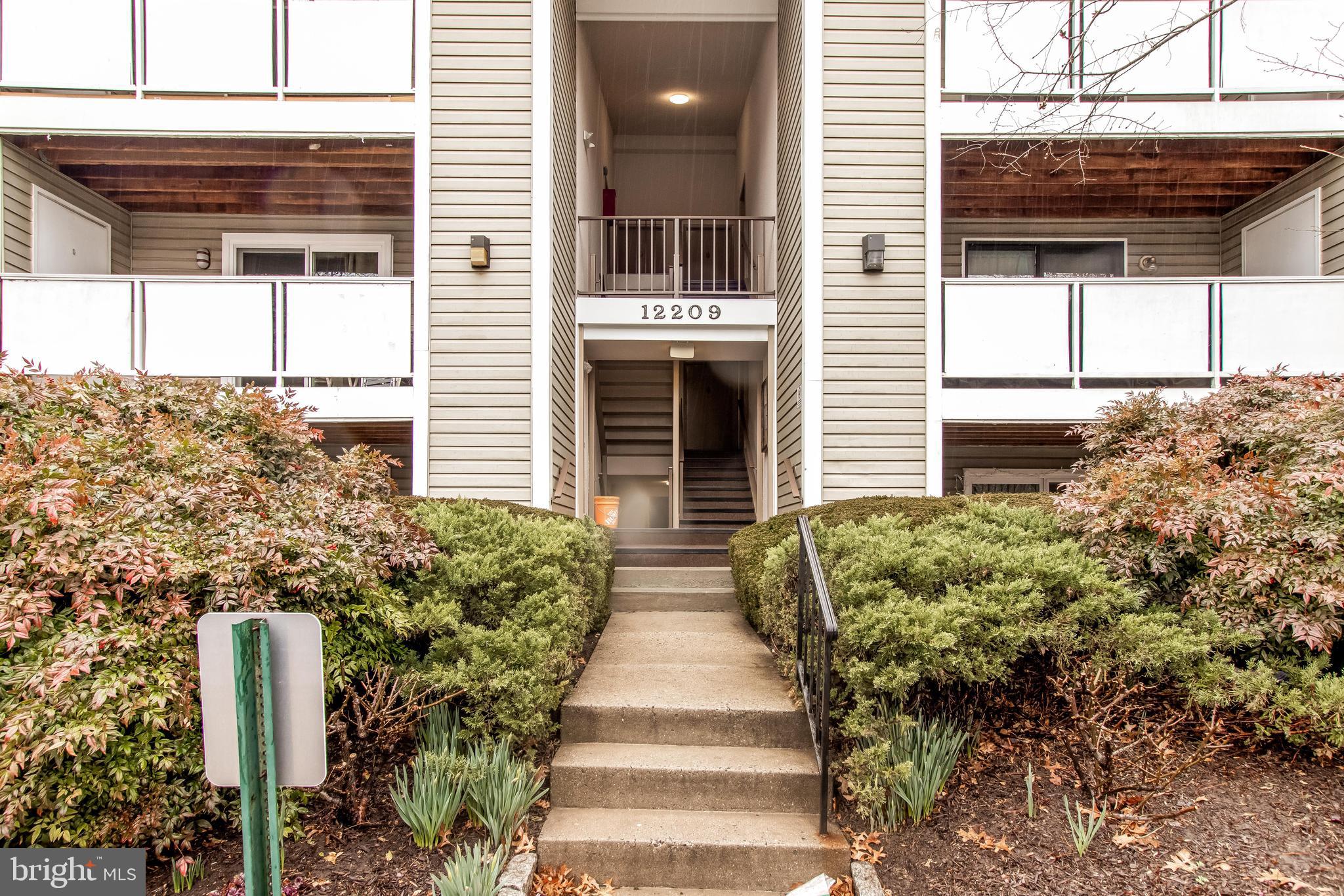 KNOLLS AT NORTH LAKE CONDOMINIUM - Residential Lease