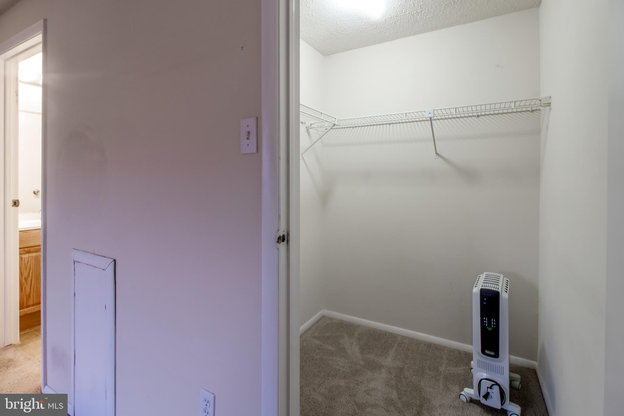 KNOLLS AT NORTH LAKE CONDOMINIUM - Residential Lease