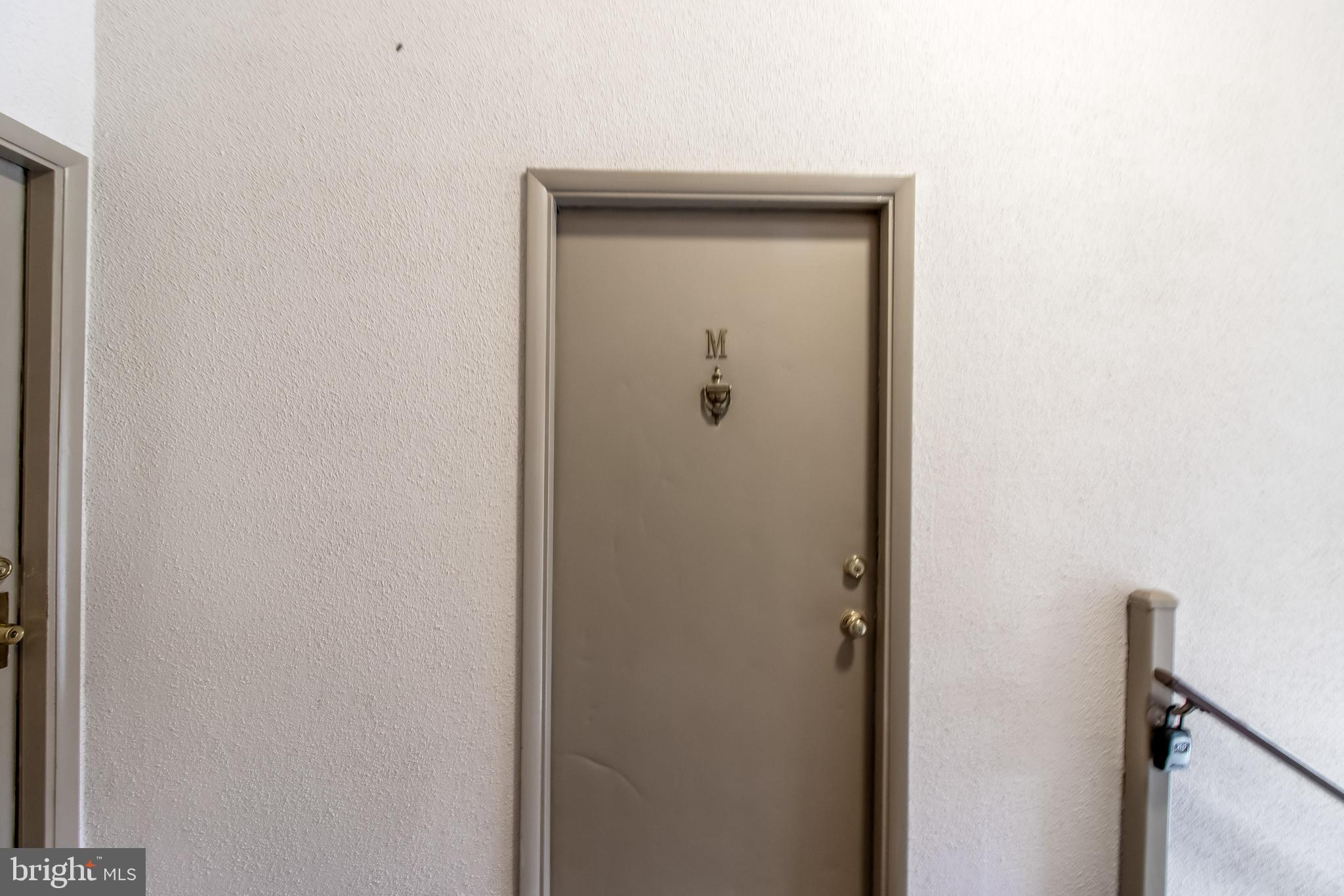 KNOLLS AT NORTH LAKE CONDOMINIUM - Residential Lease