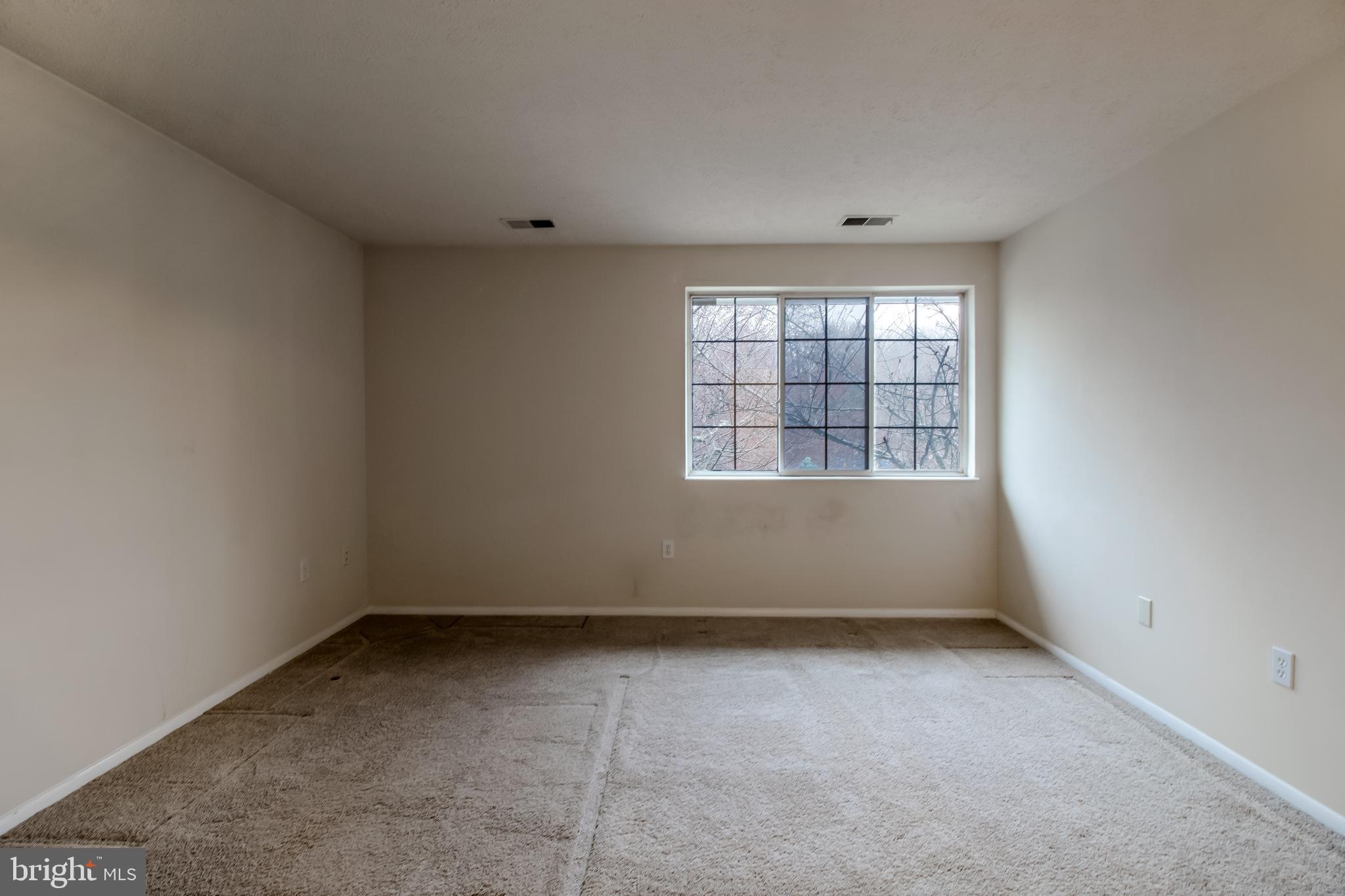 KNOLLS AT NORTH LAKE CONDOMINIUM - Residential Lease