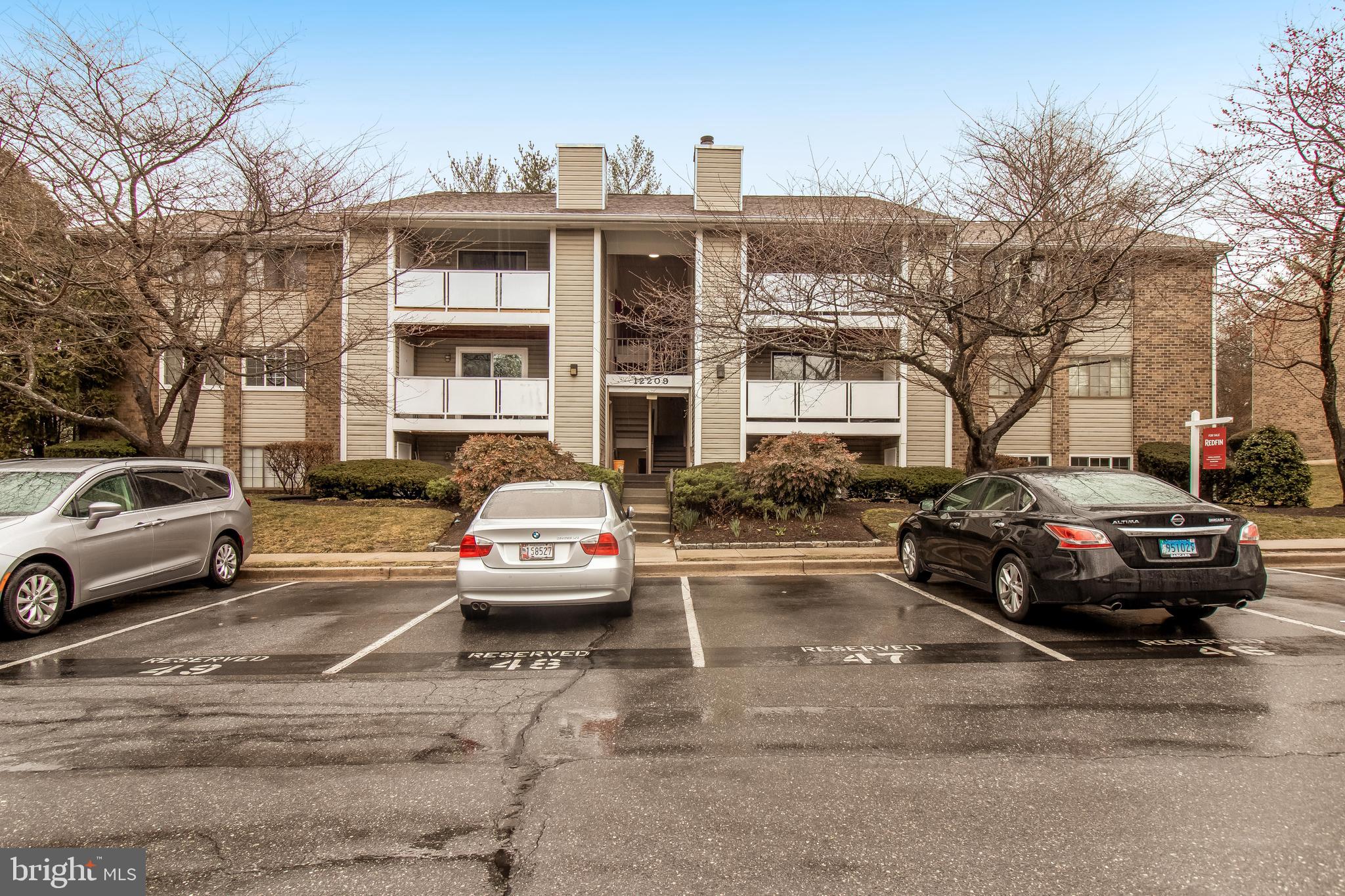 KNOLLS AT NORTH LAKE CONDOMINIUM - Residential Lease