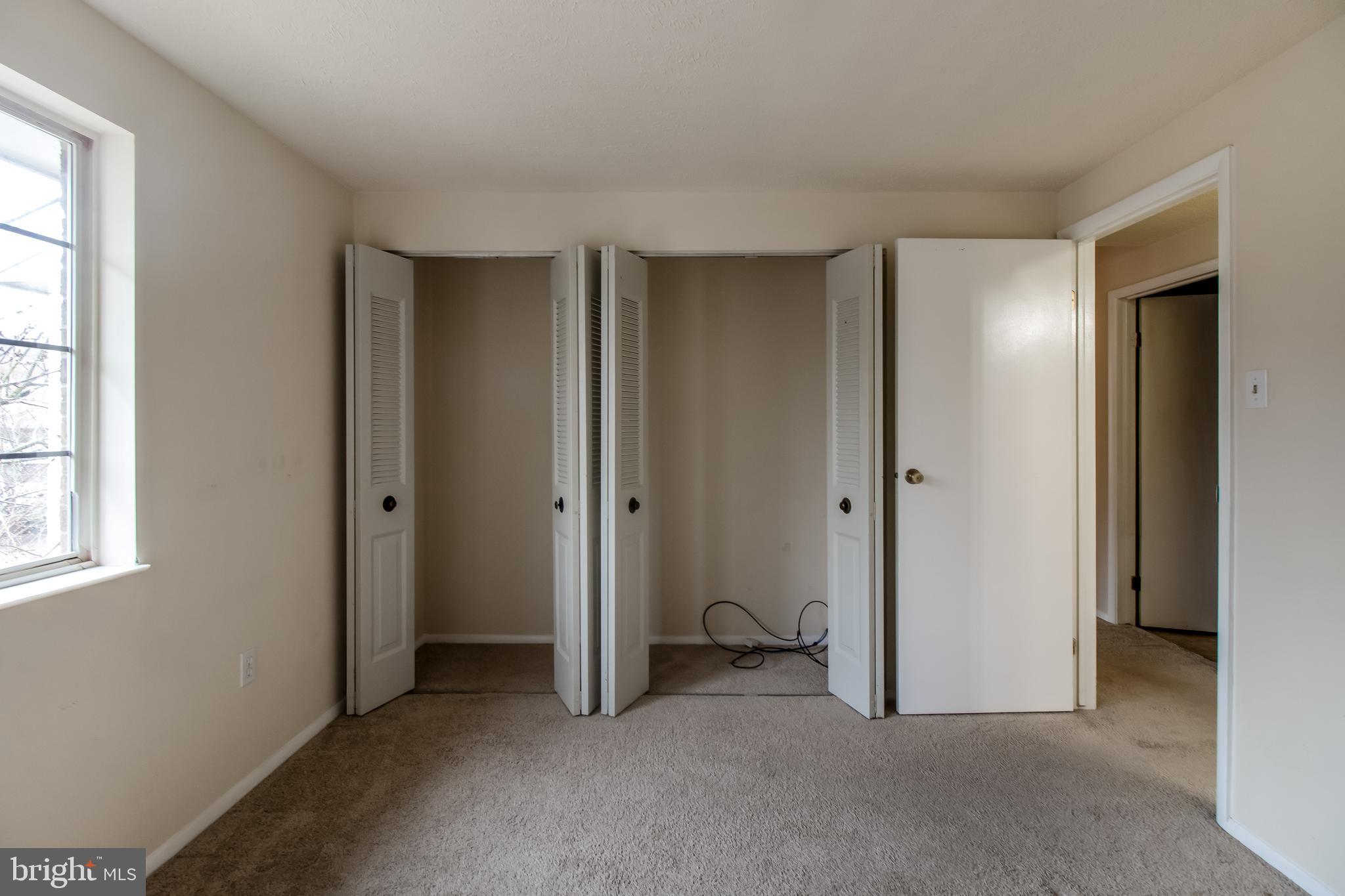 KNOLLS AT NORTH LAKE CONDOMINIUM - Residential Lease