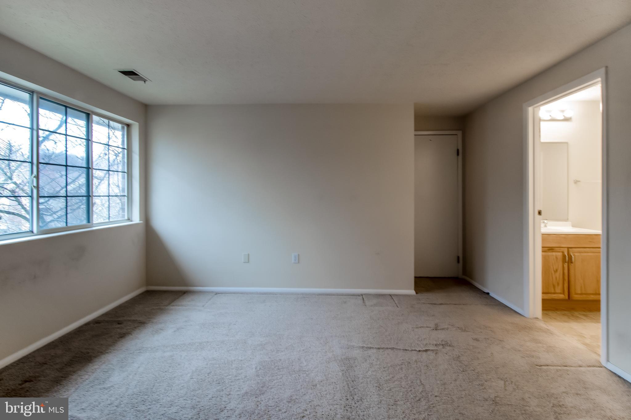 KNOLLS AT NORTH LAKE CONDOMINIUM - Residential Lease