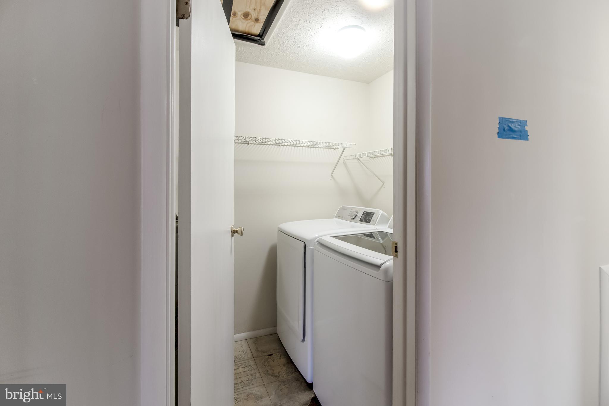 KNOLLS AT NORTH LAKE CONDOMINIUM - Residential Lease