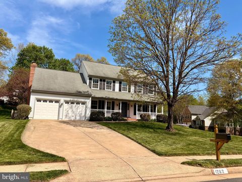Photo of 1262 Mason Mill Court, HERNDON, VA 20170 (MLS # VAFX2302012)