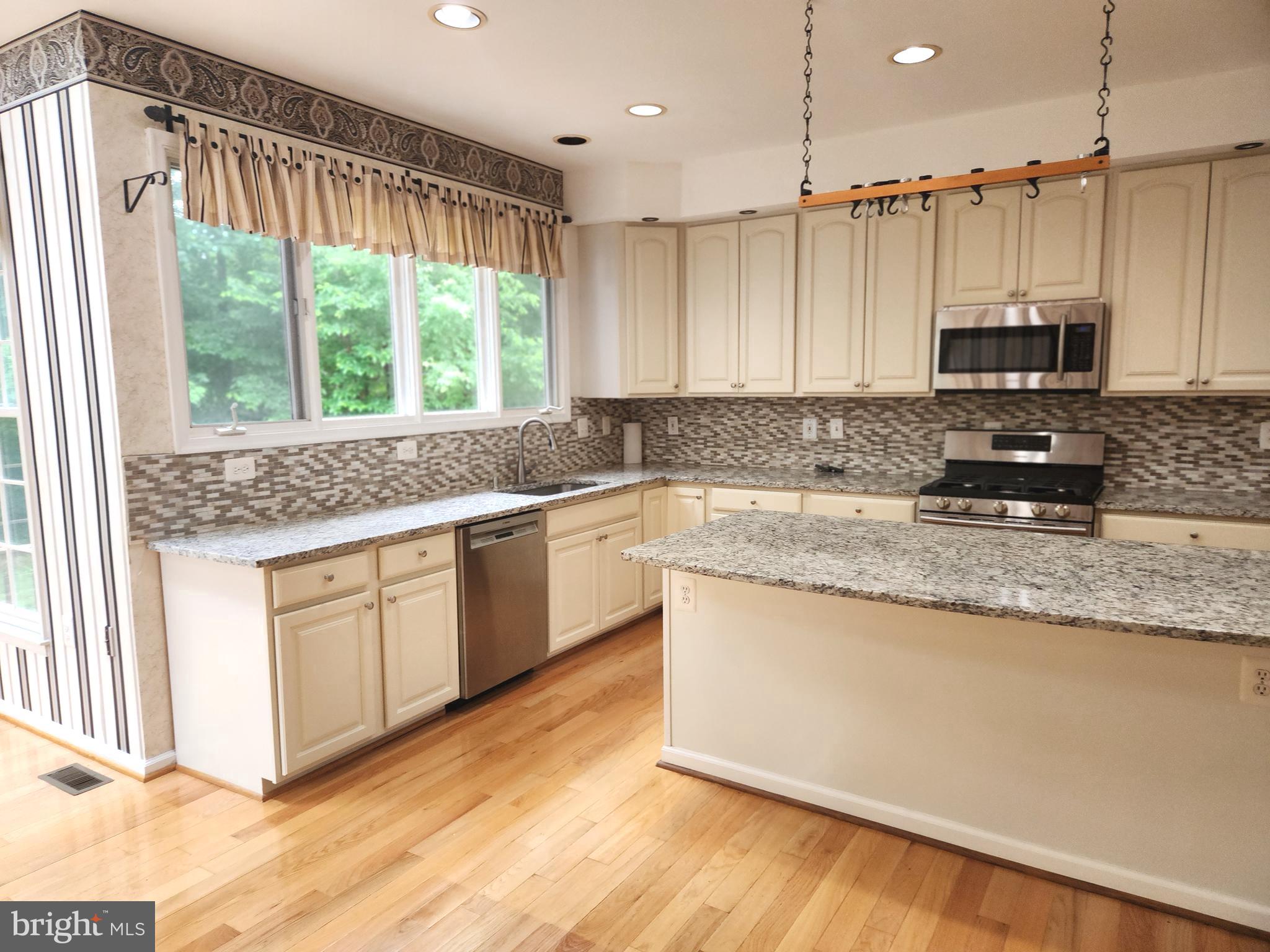 POTOMAC HUNT - Residential