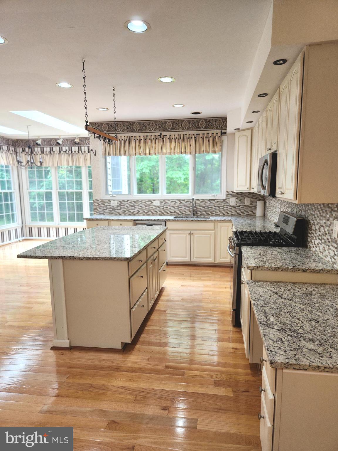 POTOMAC HUNT - Residential