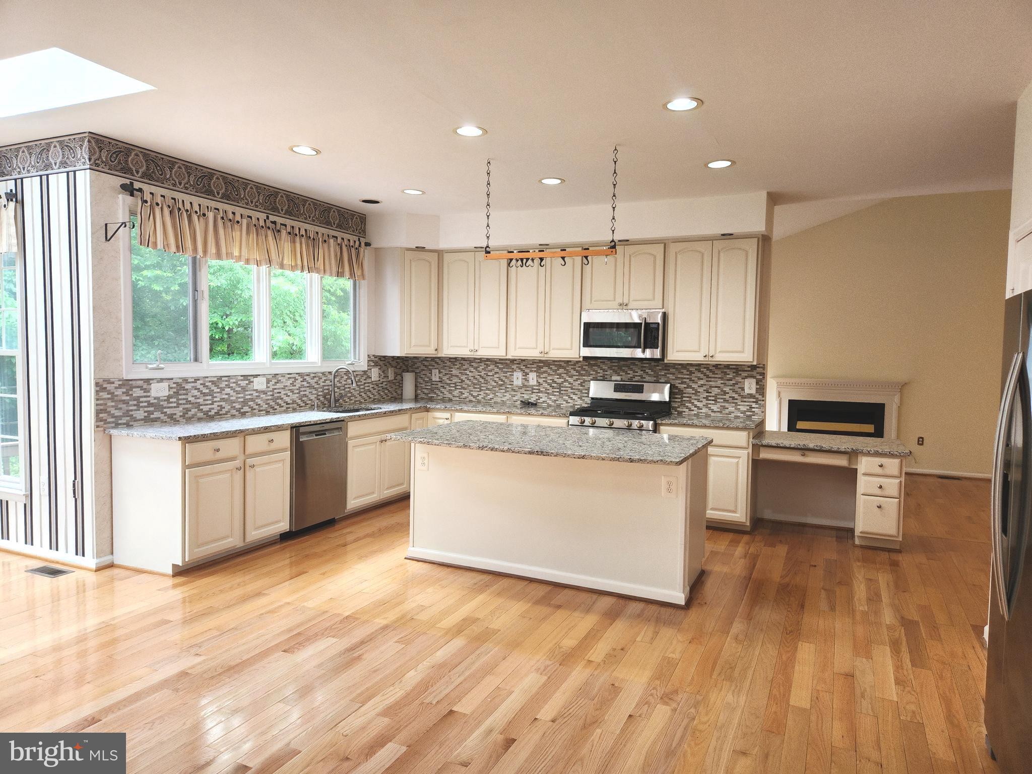 POTOMAC HUNT - Residential