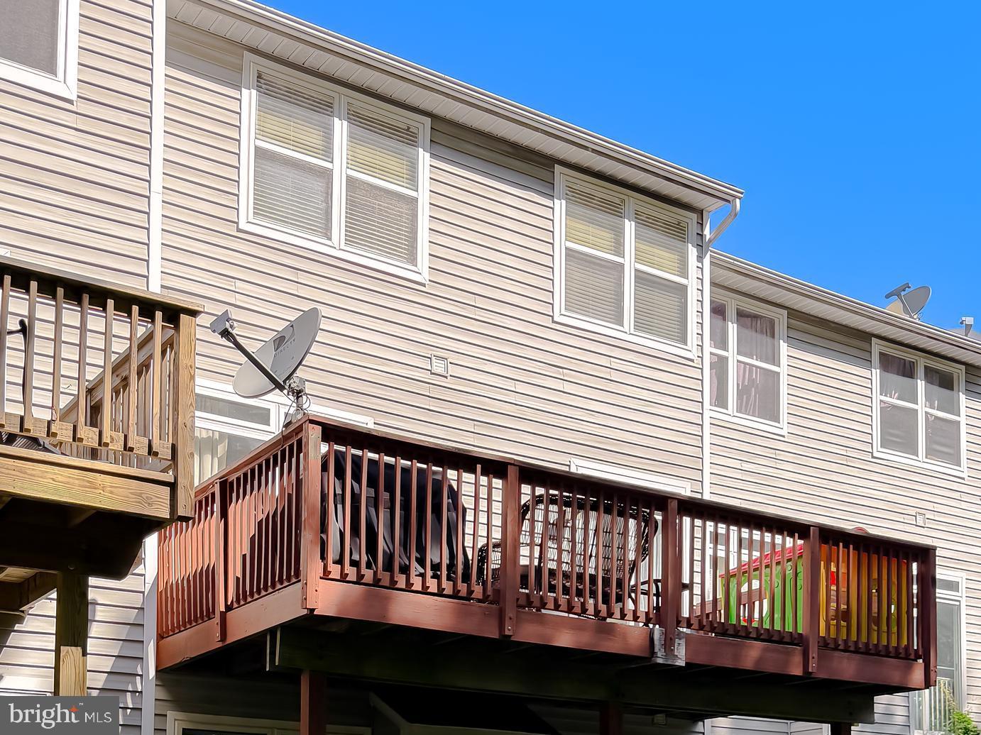 VILLAS ON WATERS EDGE - Residential