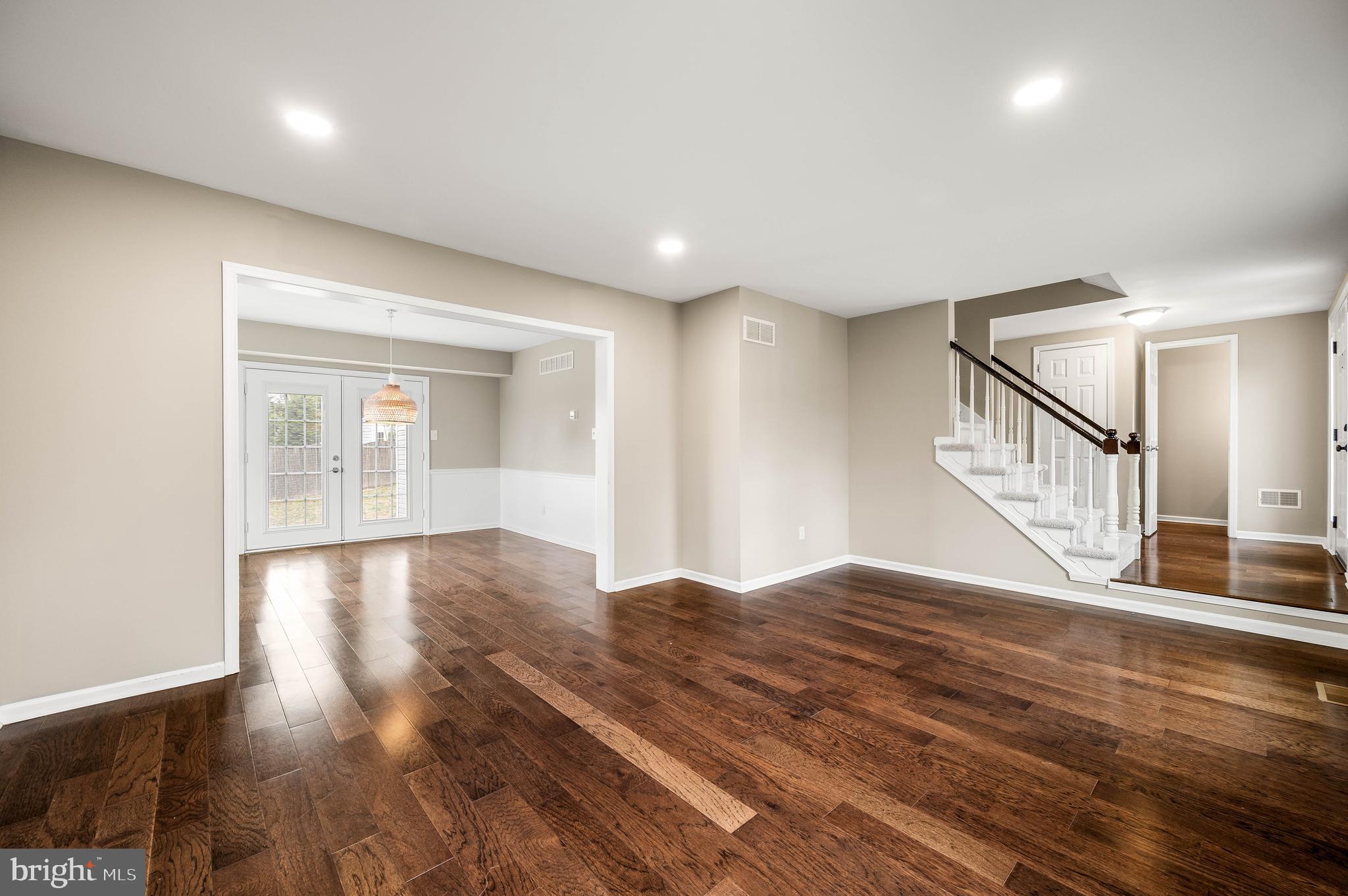 429 SAINT ANNS CIRCLE