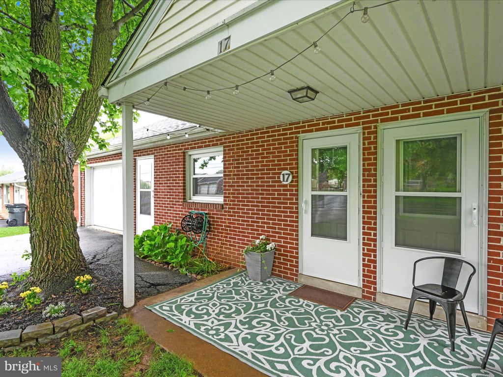 Photo of 17 W Penn Grant Road, WILLOW STREET, PA 17584 (MLS # PALA2069452)