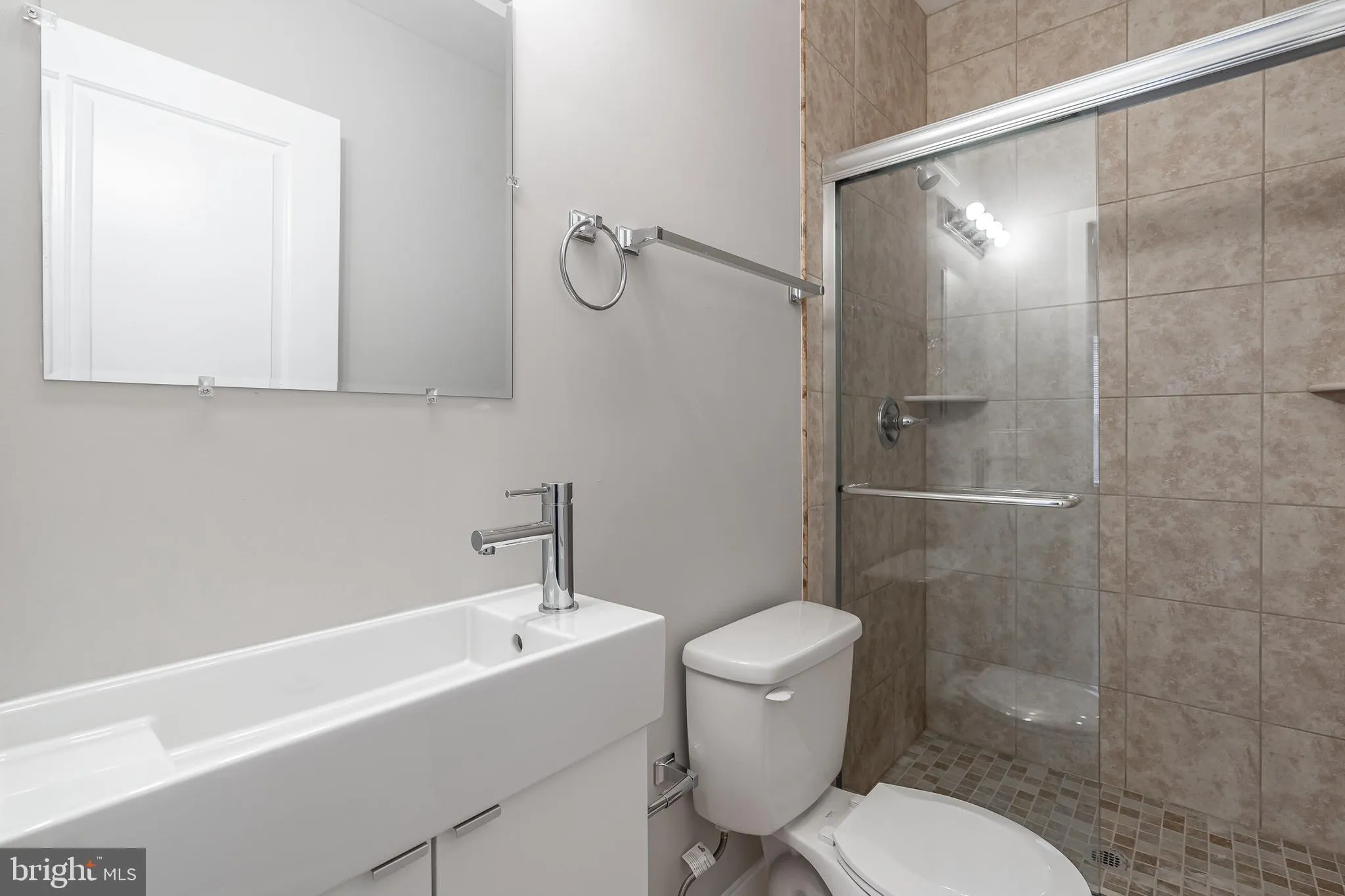 Philadelphia, Pennsylvania 19104, United States, 4 Bedrooms Bedrooms, ,4 BathroomsBathrooms,Residential,Pending,10249