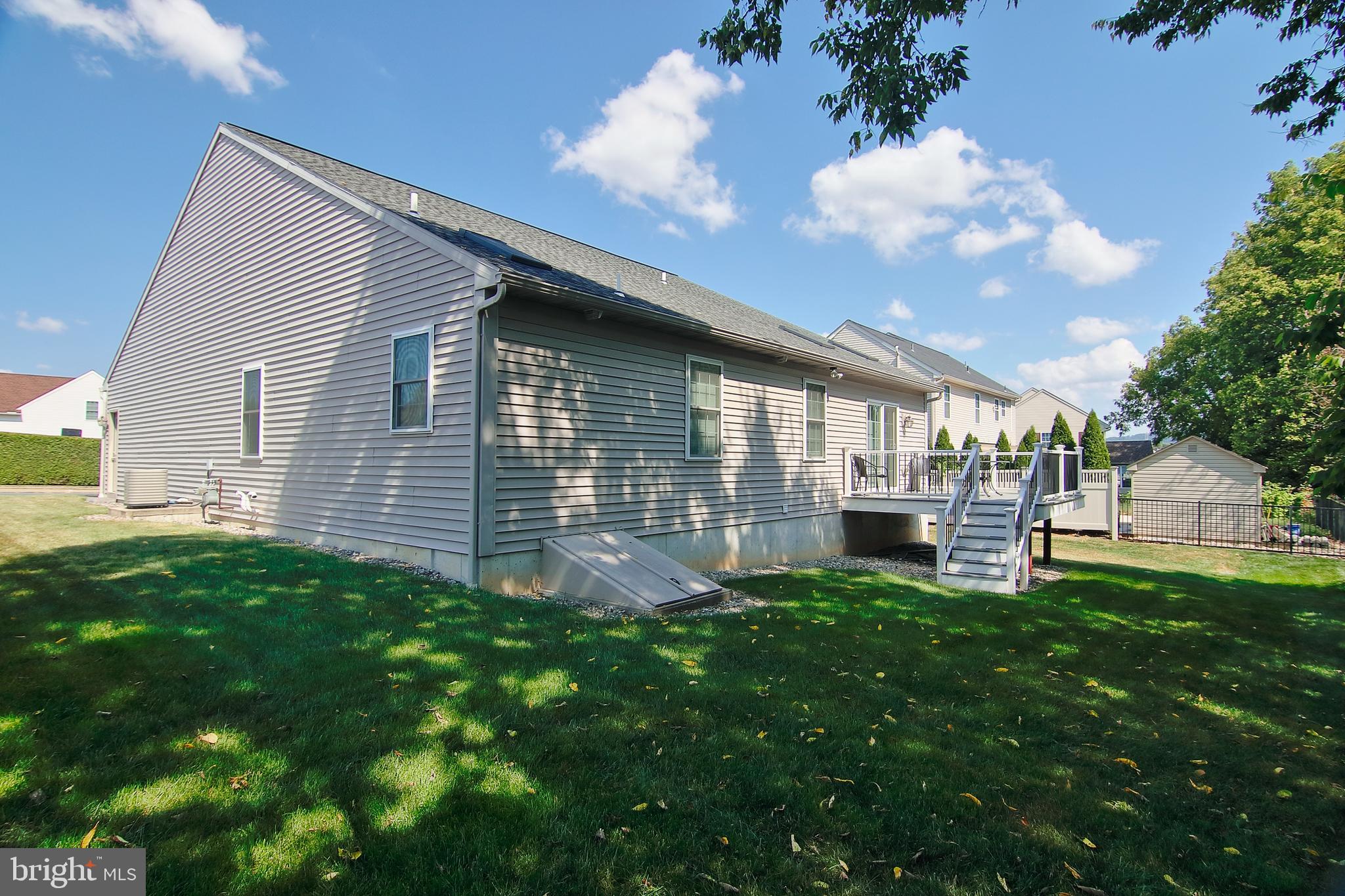 RIVER CREST - Residential