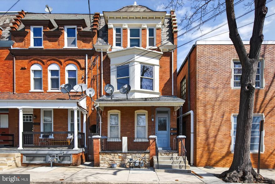 Looking to house hack or add another 2 unit to your investment portfolio? Look no further! 2 unit building just lightly refreshed and ready to go. Property is vacant and rents are projected  at $1350 for the 1 bed and $1650 for the 3 bed and the very low taxes ($2,205) make this property very very appealing!!