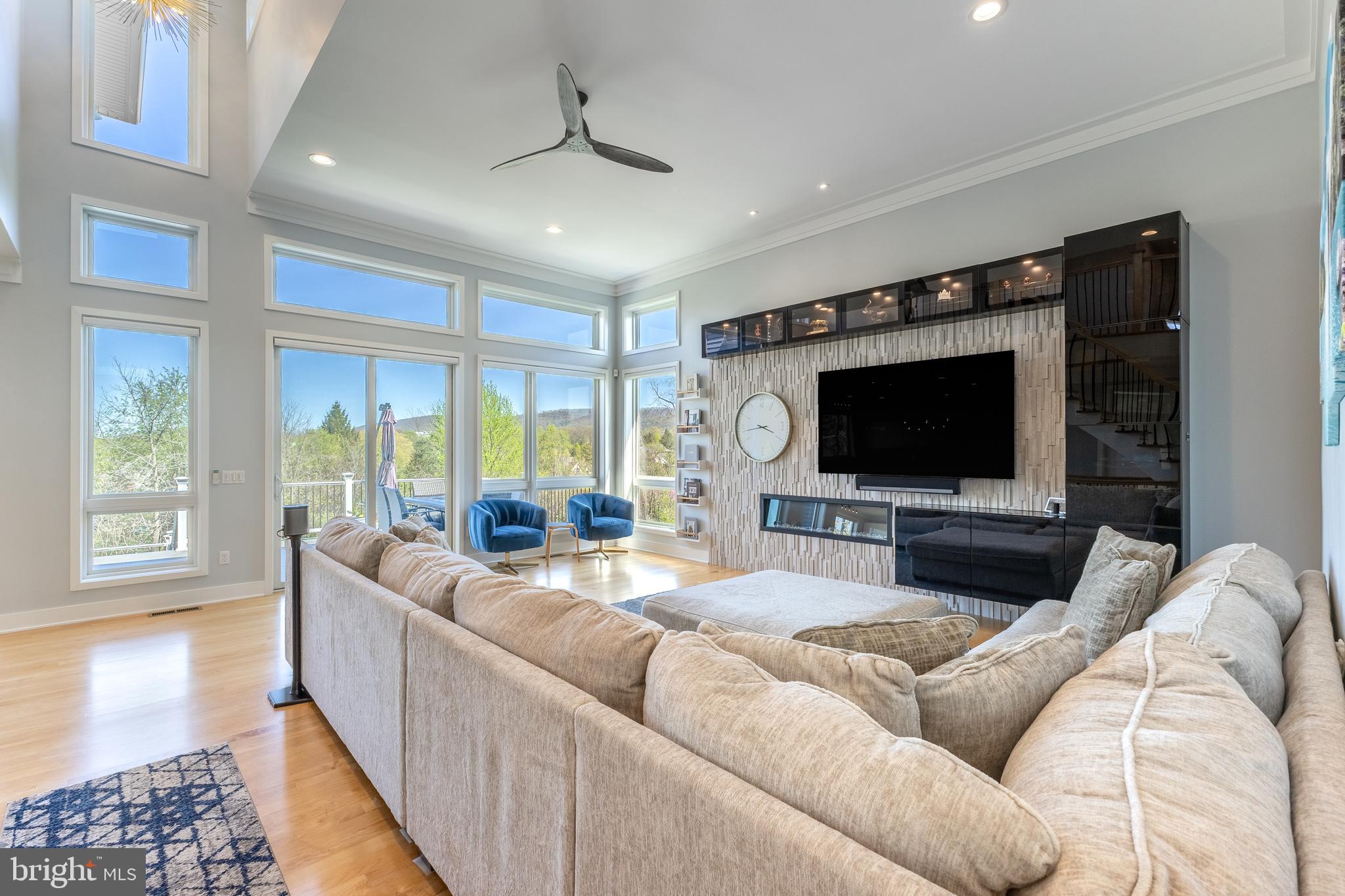 ROCKEY RIDGE - Residential