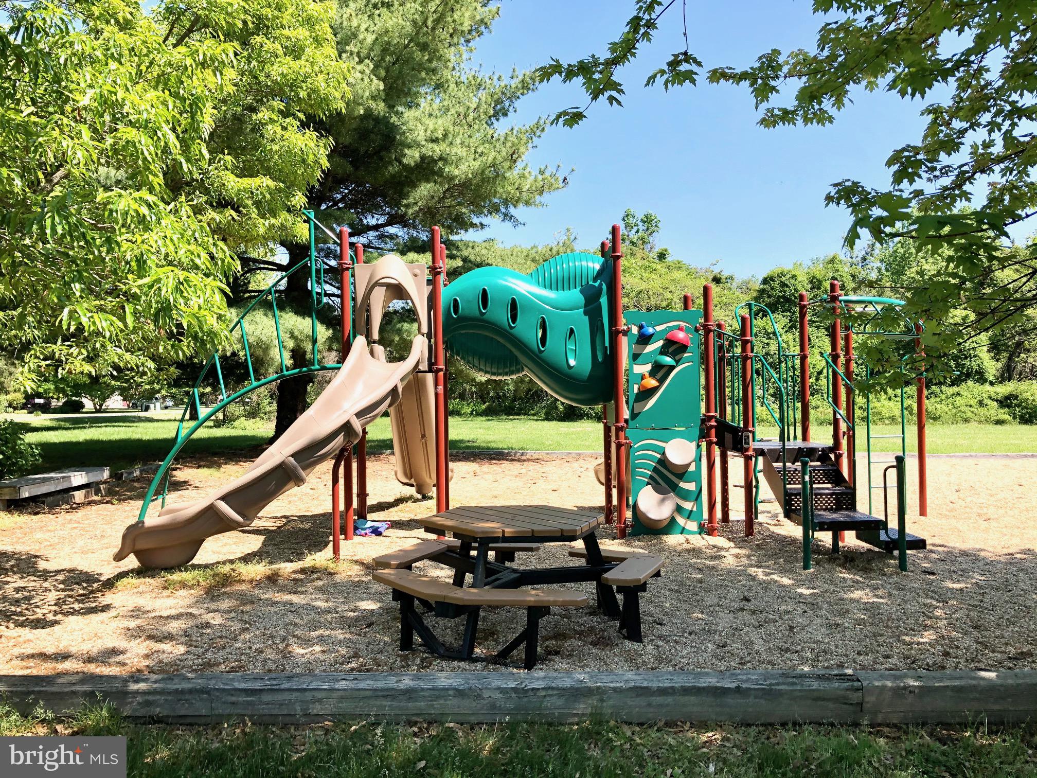 QUEEN ANNE COLONY - Land