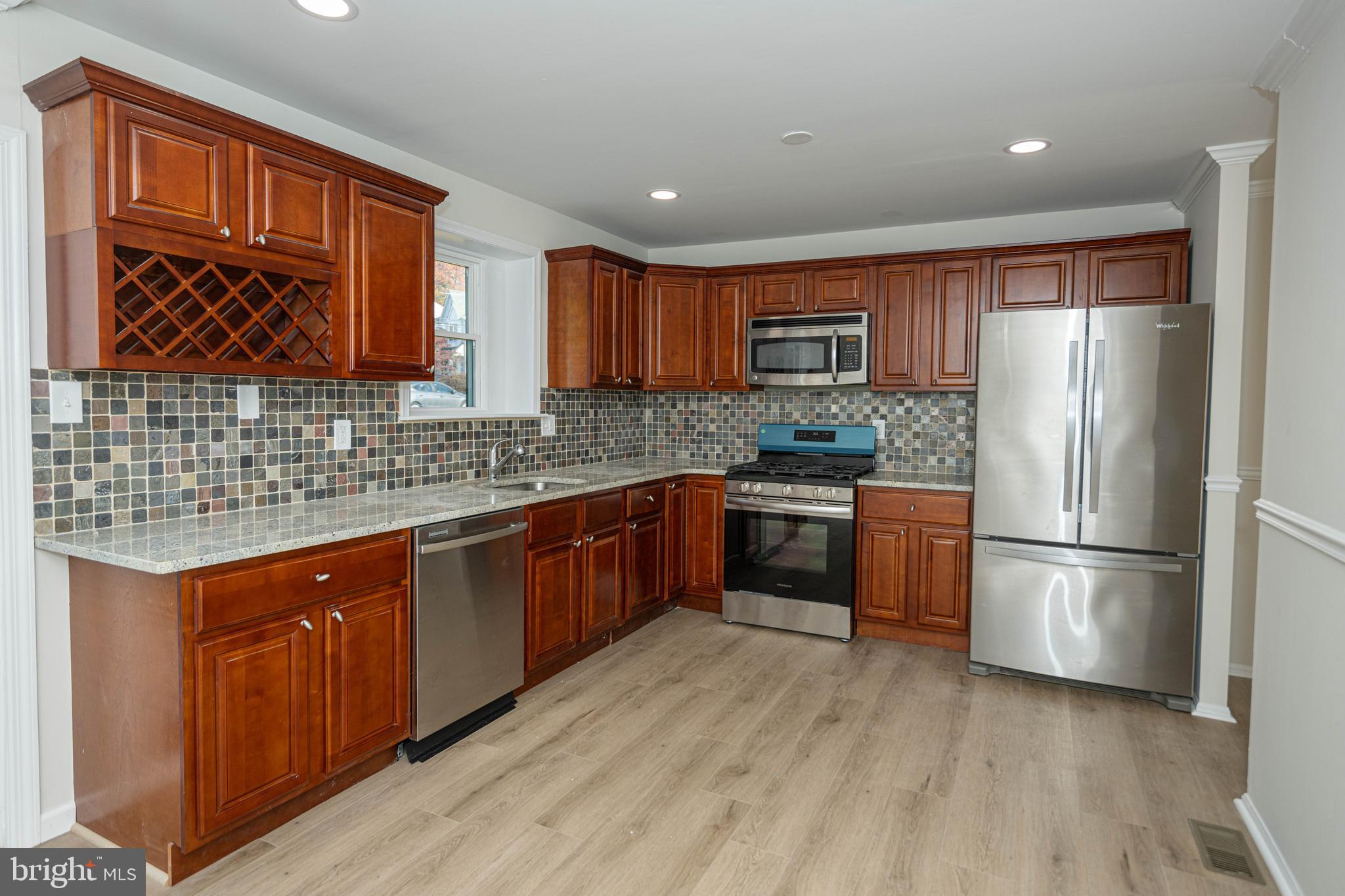 CAMBRIDGE SQ - Residential