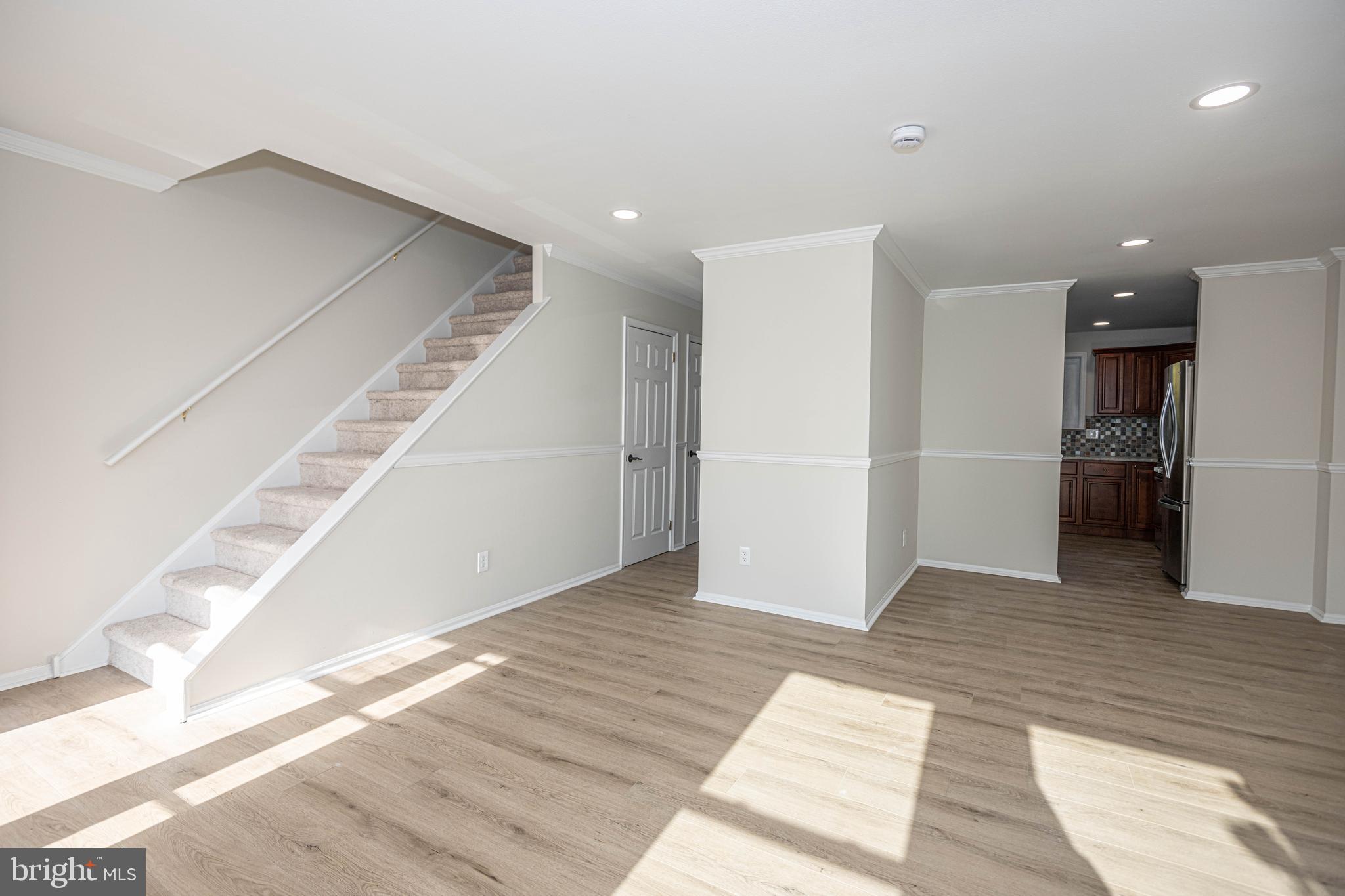 CAMBRIDGE SQ - Residential