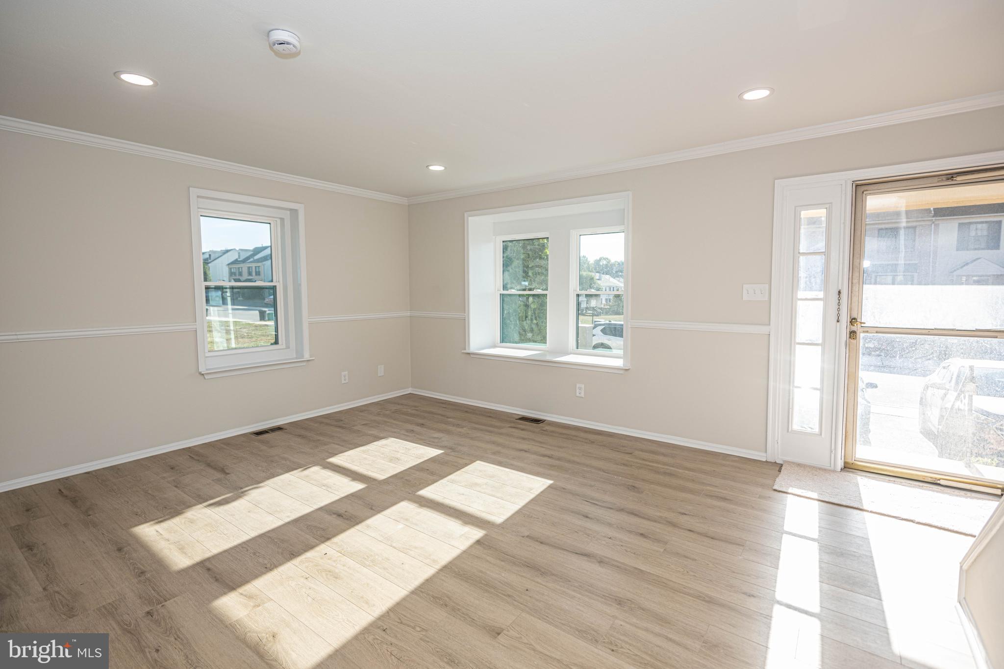 CAMBRIDGE SQ - Residential