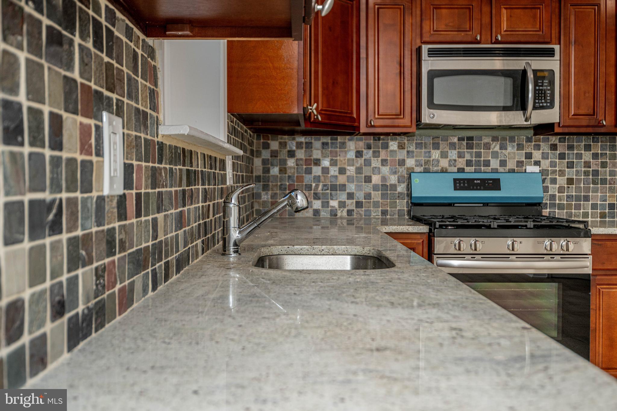 CAMBRIDGE SQ - Residential