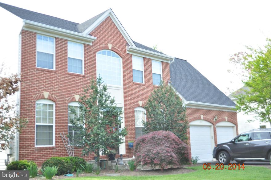 BEAUTIFUL 5 BR HOME W/LOADS OF UPDATES & ALL THE BELLS & WHISTLES. OFFERS MB W/VAULTED CEILING, LUX REMODELED BATH W/PED SINKS, SPA MASSAGE SHOWER, DECORATOR TILE, UPPER LEV LAUNDRY, REMODELED KIT W/CHERRY FIN MAPLE CAB, SS APPL,QUARTZ(LIKE GRANITE BUT MAINTENANCE FREE)C-TOPS, DEEP DRAWERS, CERAMIC TILE, VAULTED CEILING FAM RM W/FP. FIN WO LL W/ AU PAIR SUITE, WET BAR, New Roof 2012 AND MUCH MORE,